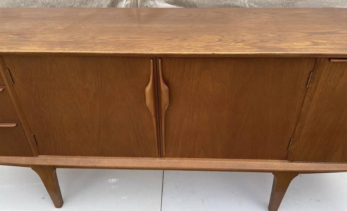 Mid-century Jentique sideboard / Long John in teak. Modern/retro/Danish vintage style.
