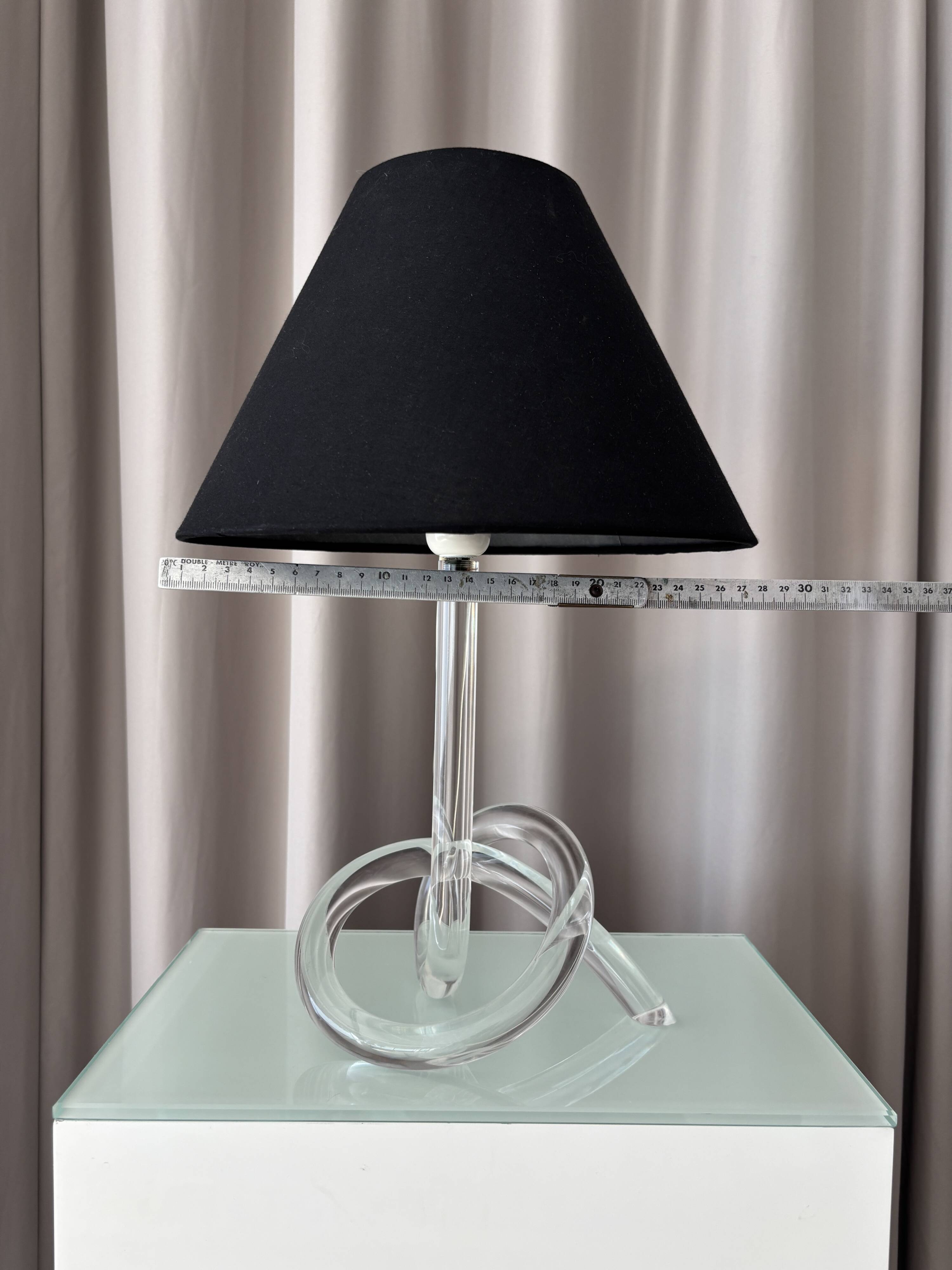 1970s Lucite Knot Table Lamp Attributed to Elaine Bscheider for Dorothy Tho