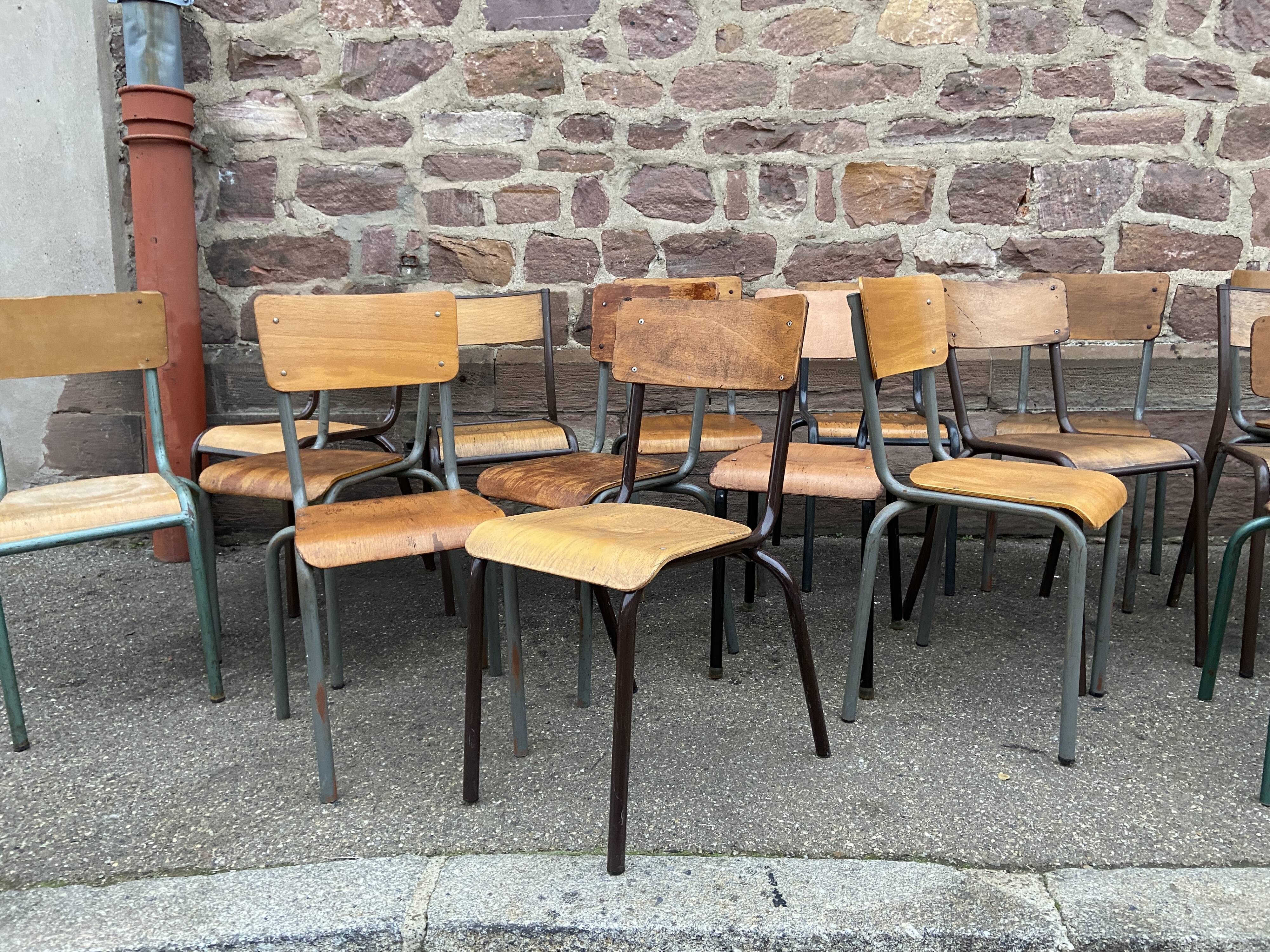 20 chaises industrielles école dépareillées vintage MULLCA tube & bois