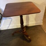 Pedestal table