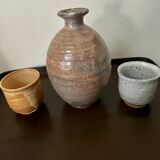 Sake bottle, its two cups and its original signed box