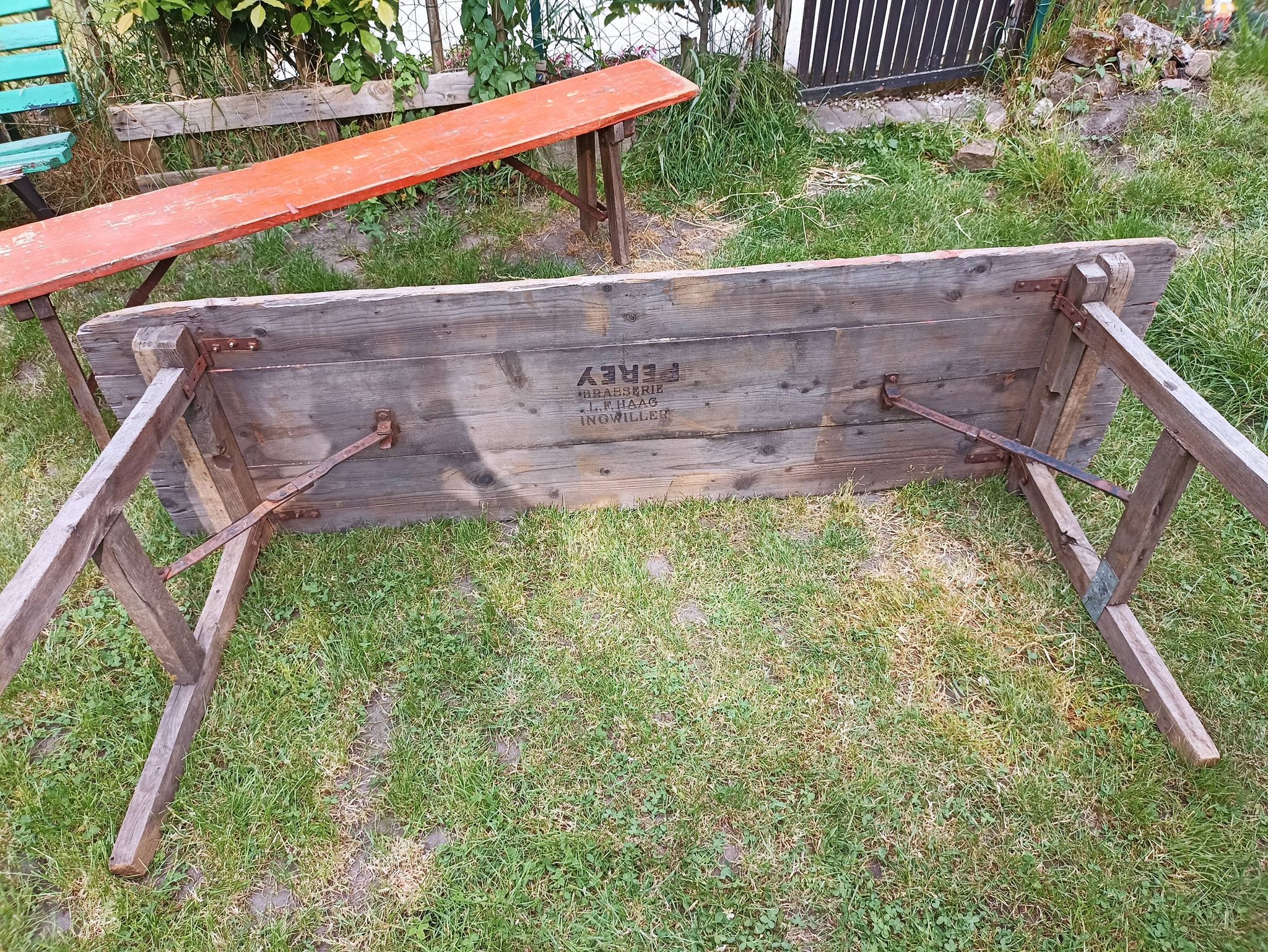 Table + 2 brewery benches - former brewery l.f. haag ingwiller - prey