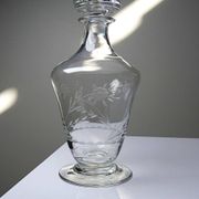 Small antique decanter in engraved Bohemian crystal, early 20th century.