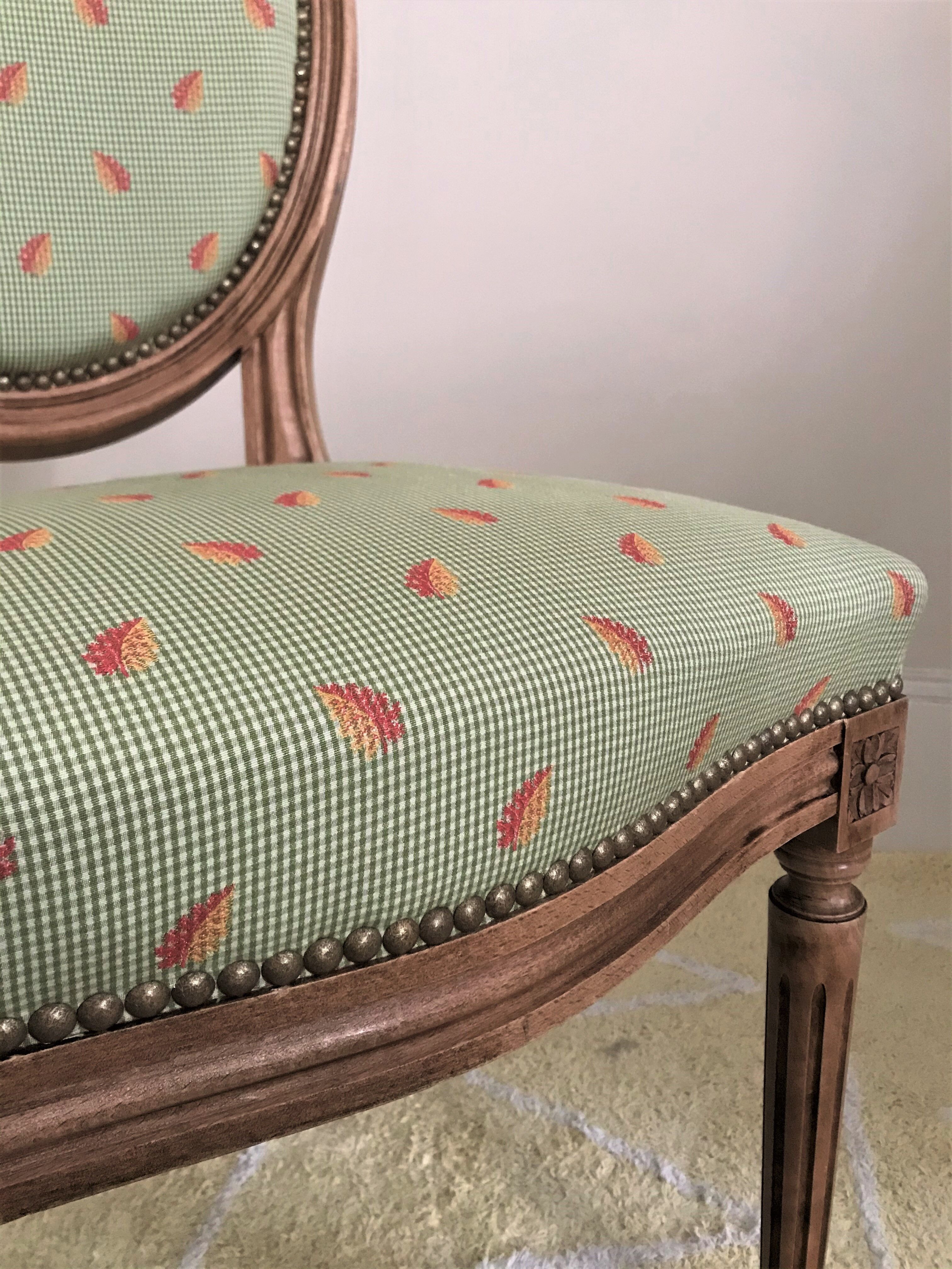 Traditional Medallion Chair