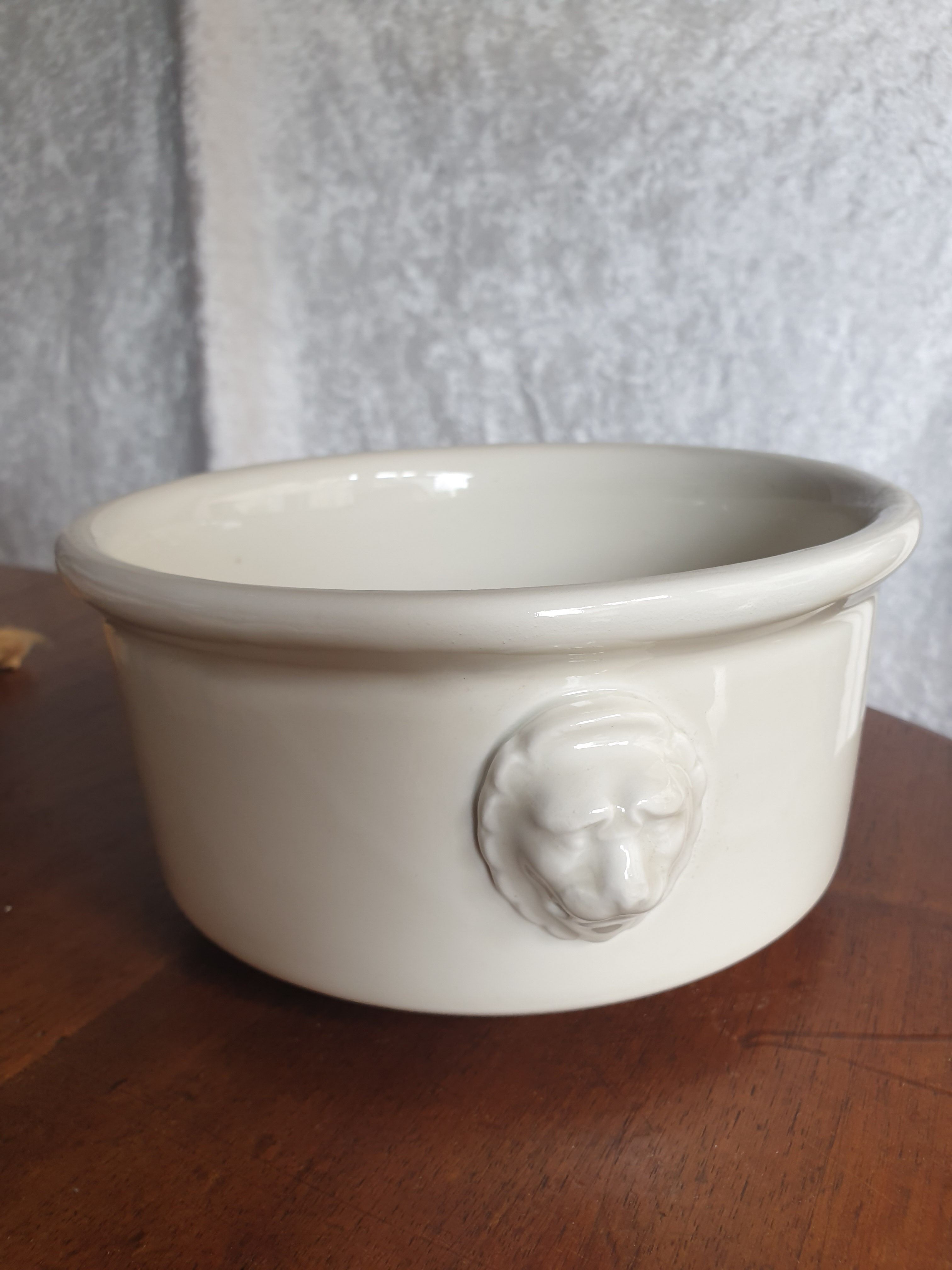 White dish
