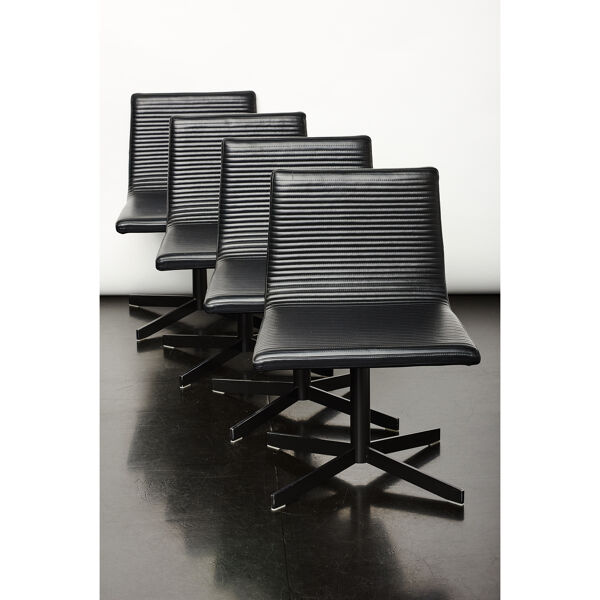 4 chaises de la collection VVD pour B&B Italia