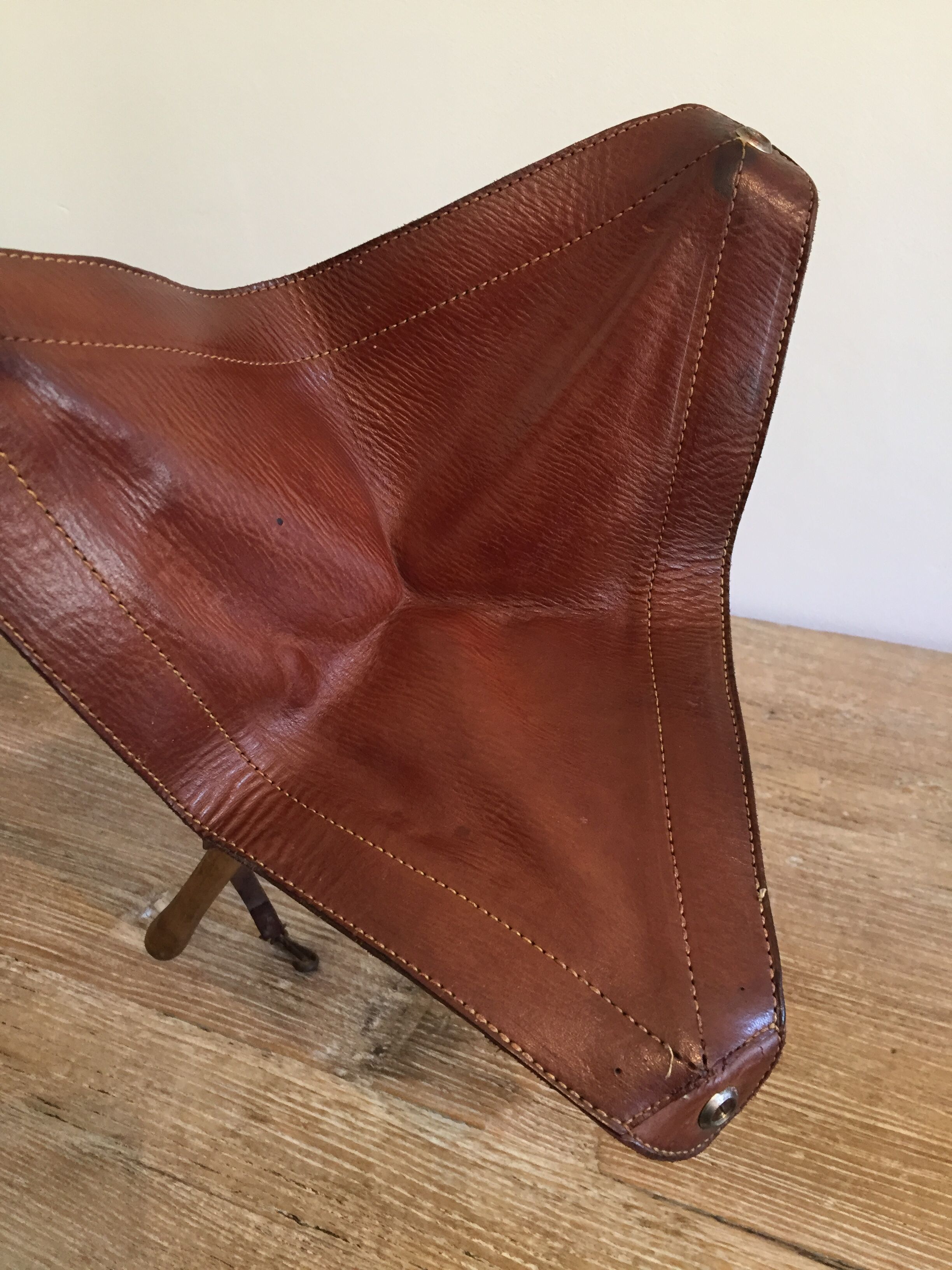 Folding leather fishing stool