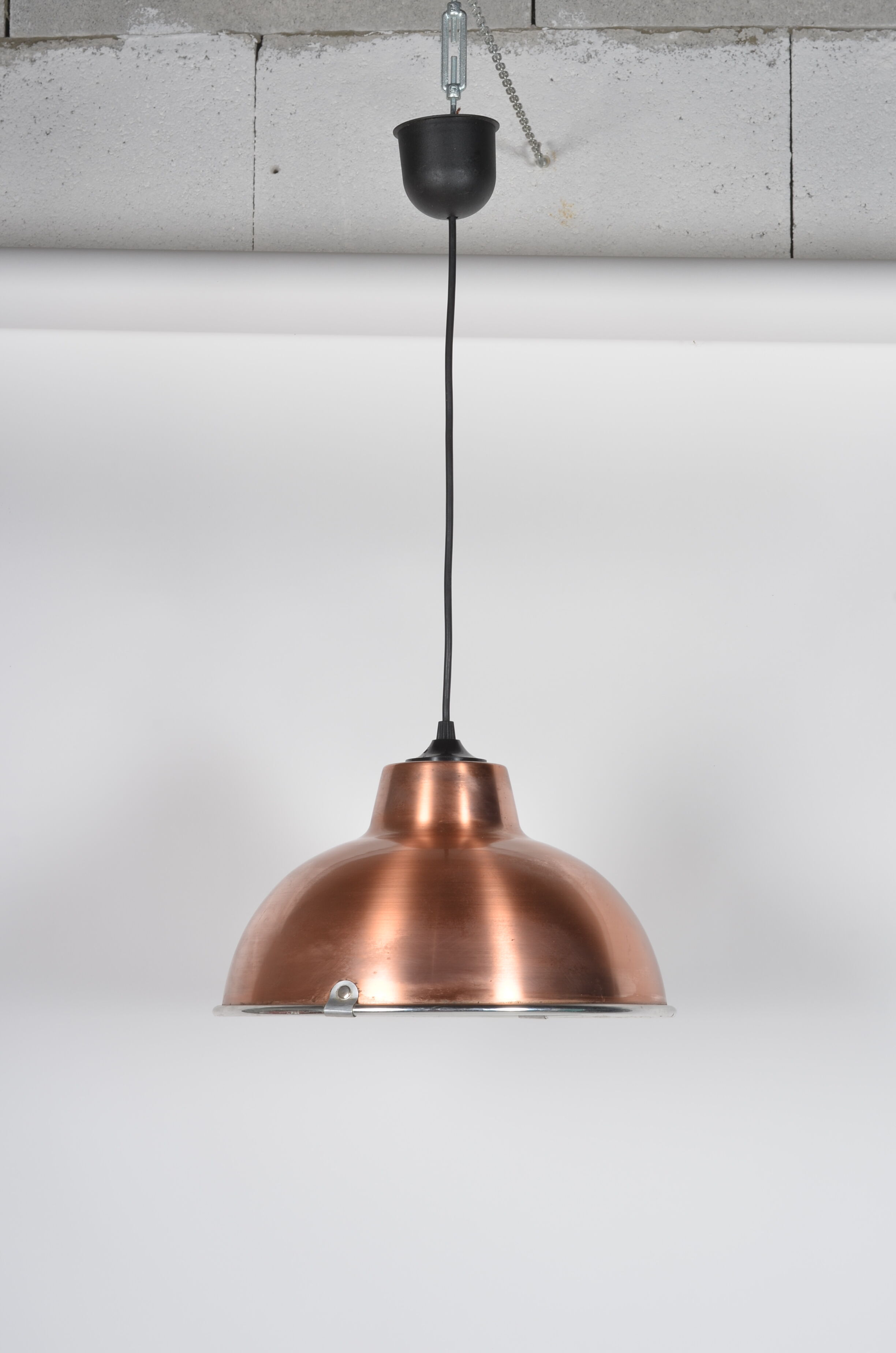 Pink copper aspect suspension