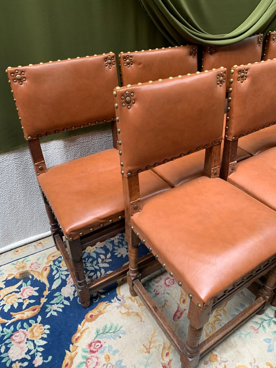 Set of 7 Renaissance-style chairs and armchairs.