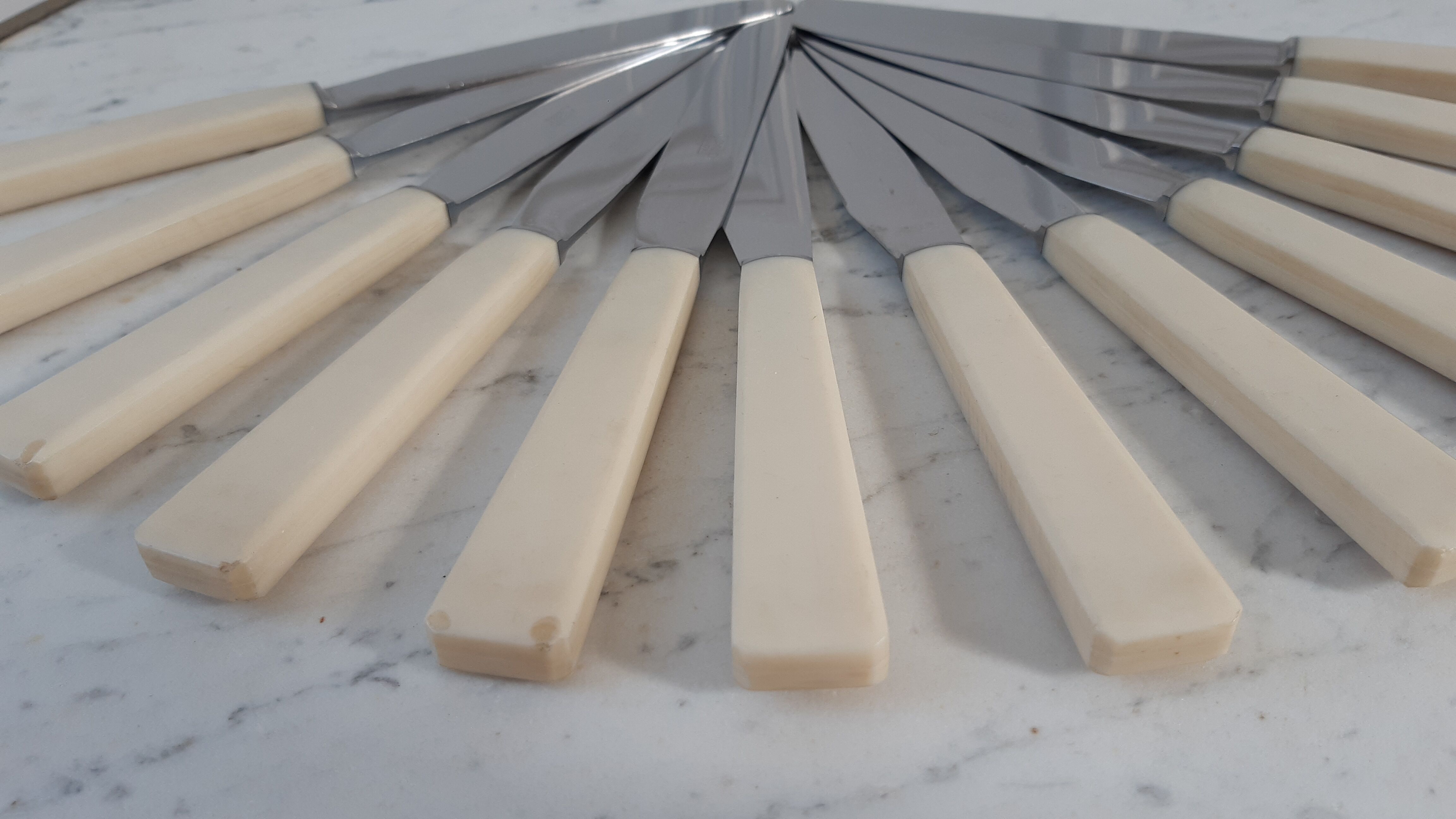 Set of 12 bakelite knives 70s