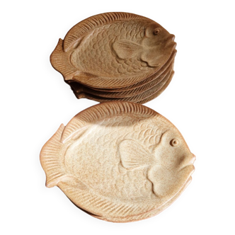 Deep plates in the shape of fish in stoneware