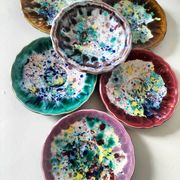Tasses et soucoupes Morvan en céramique émaillée polychrome