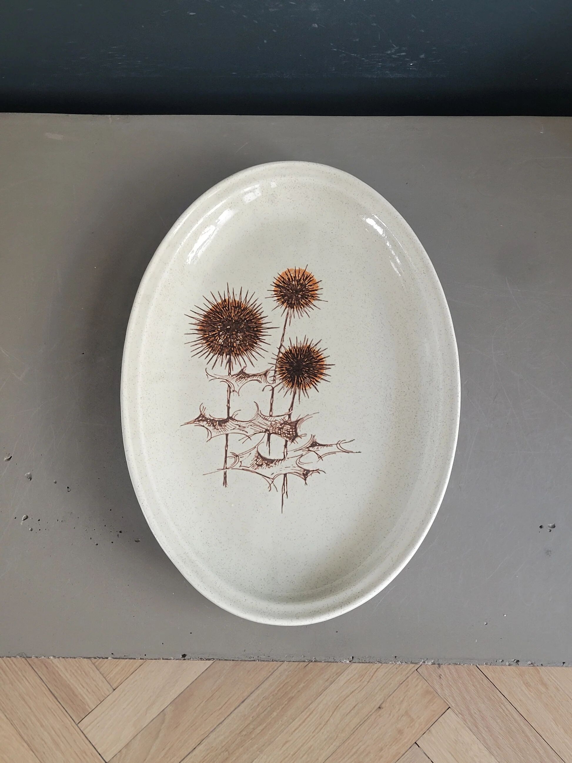Ceramic serving dish with thistle pattern Sarreguemines