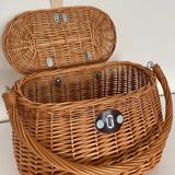 Woven wicker basket with handle