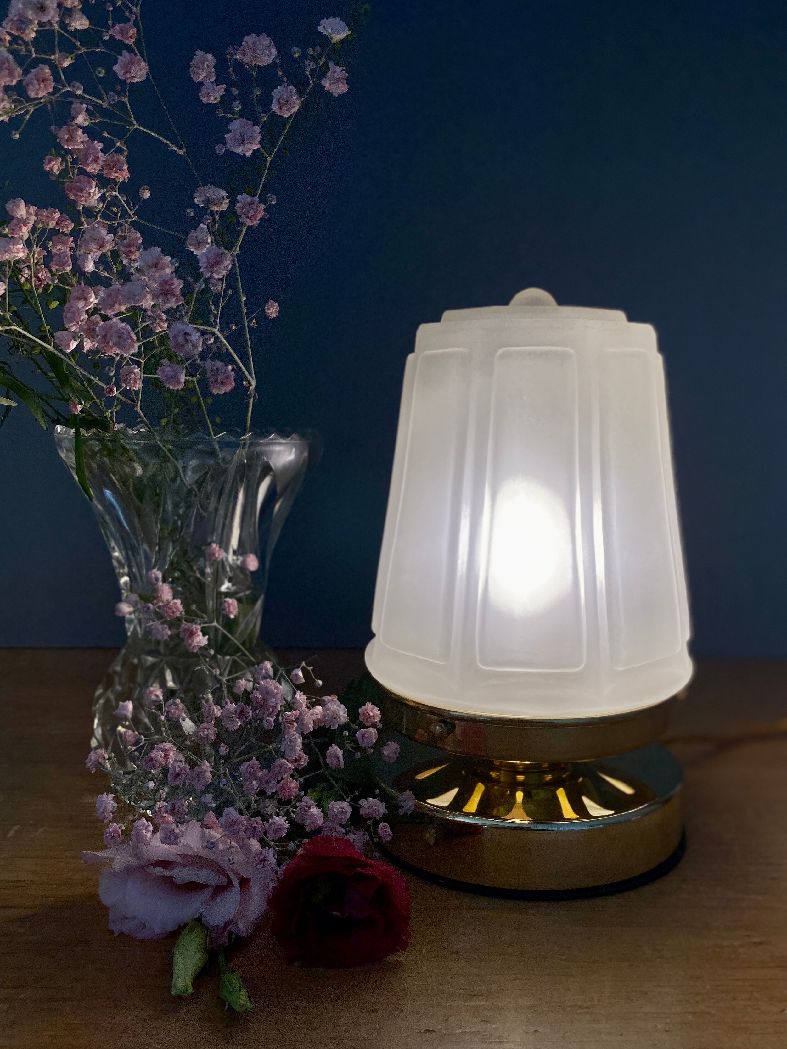Vintage Art Deco frosted glass globe table lamp
