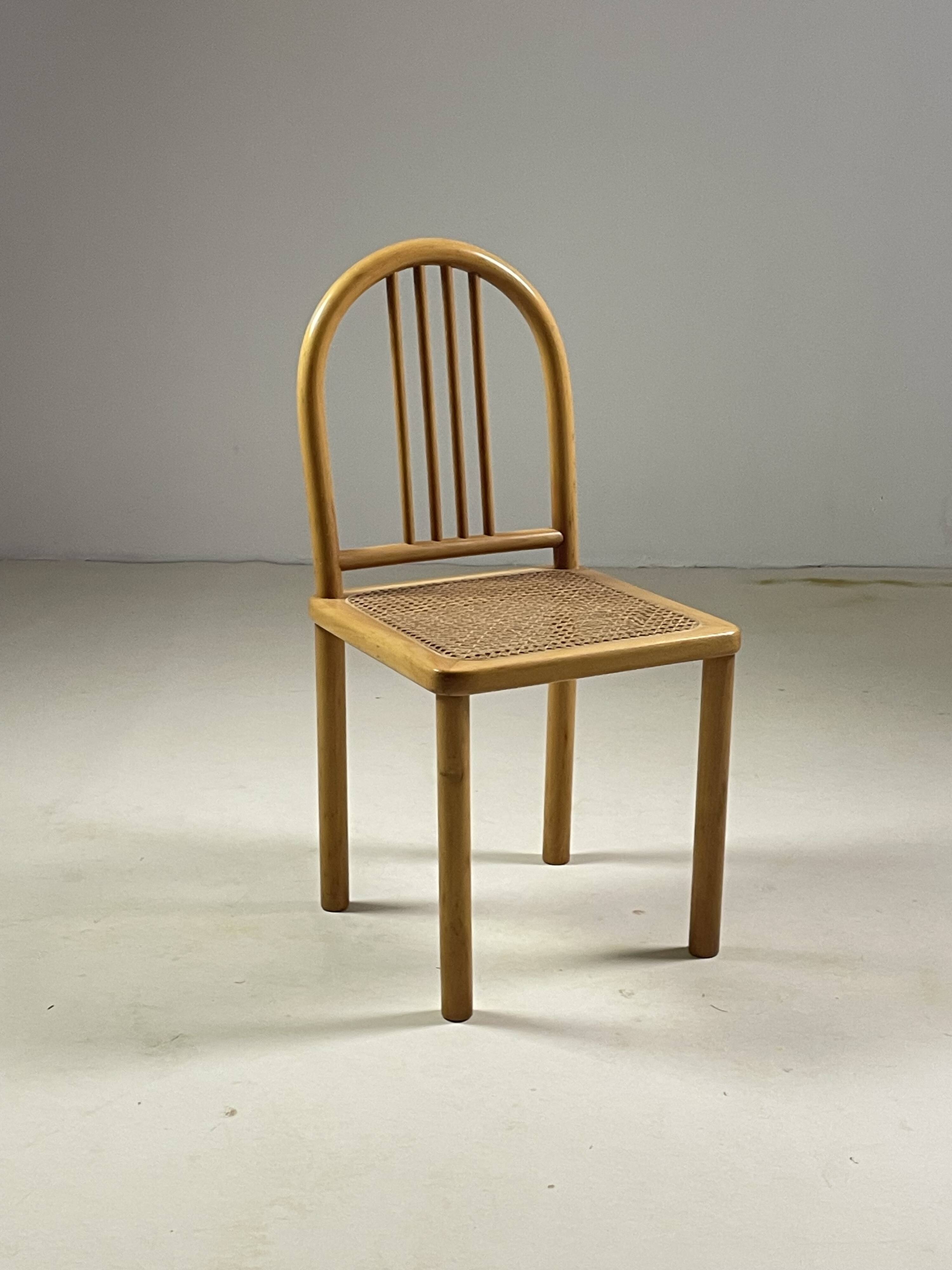Chaise vintage en bois et cannage