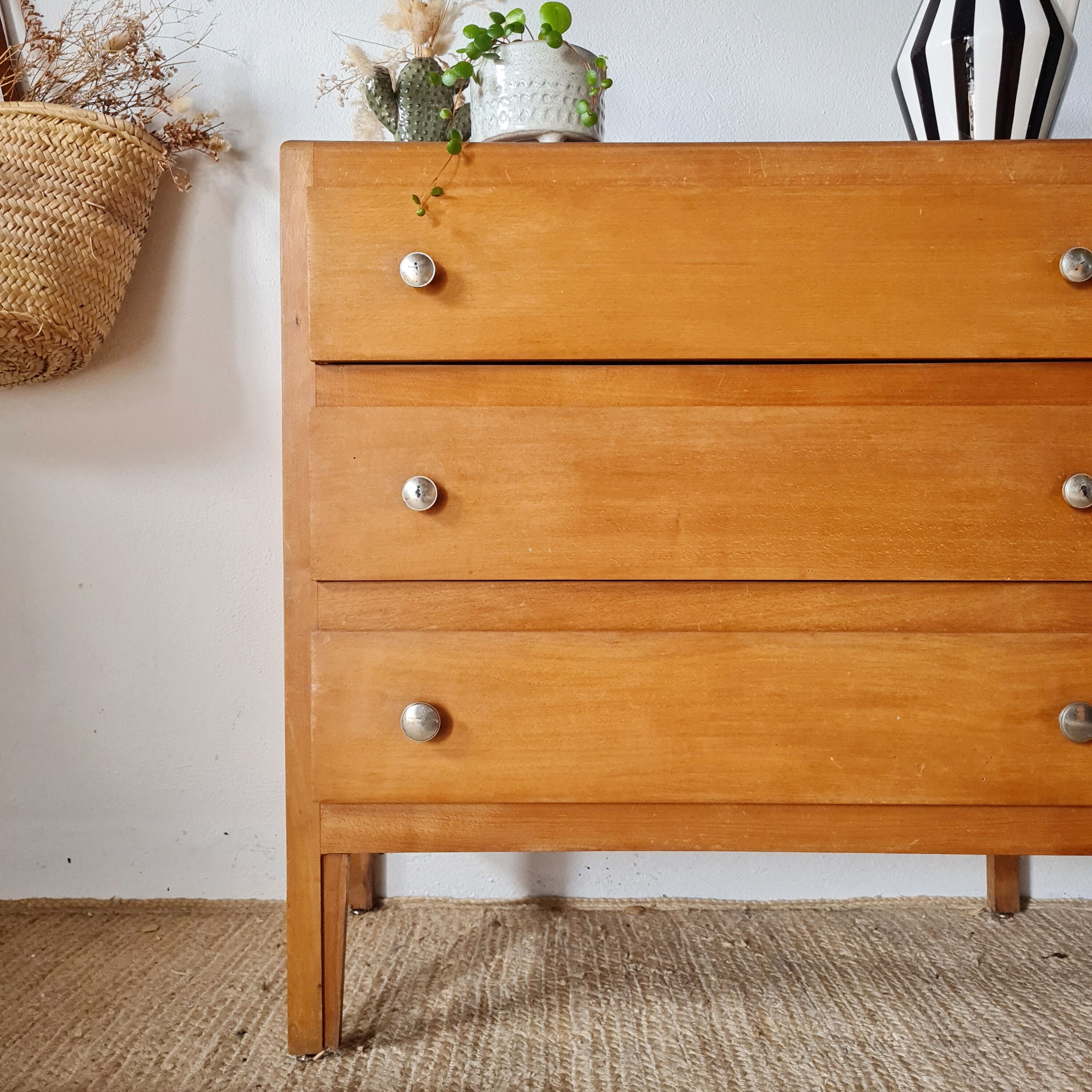 Commode vintage en bois clair à 3 tiroirs – Années 50 / 60