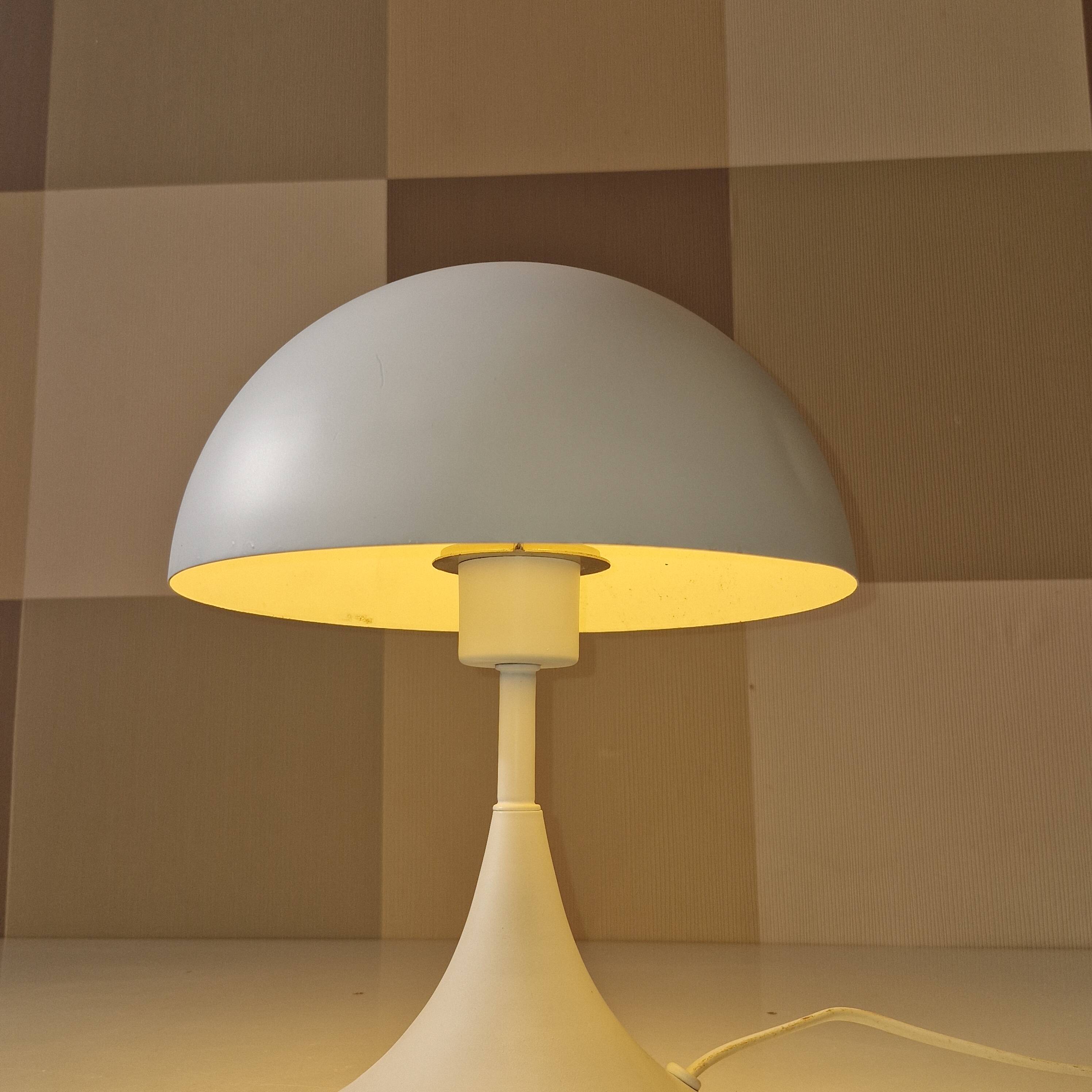 White mushroom lamp