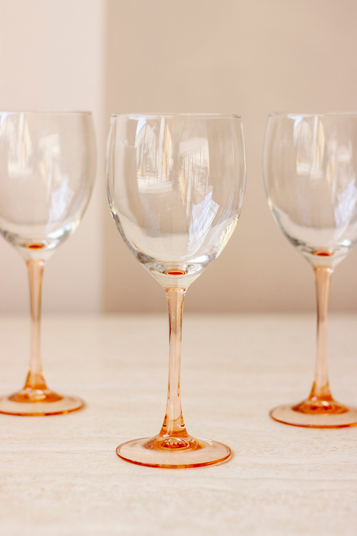 4 verres à pied saumon