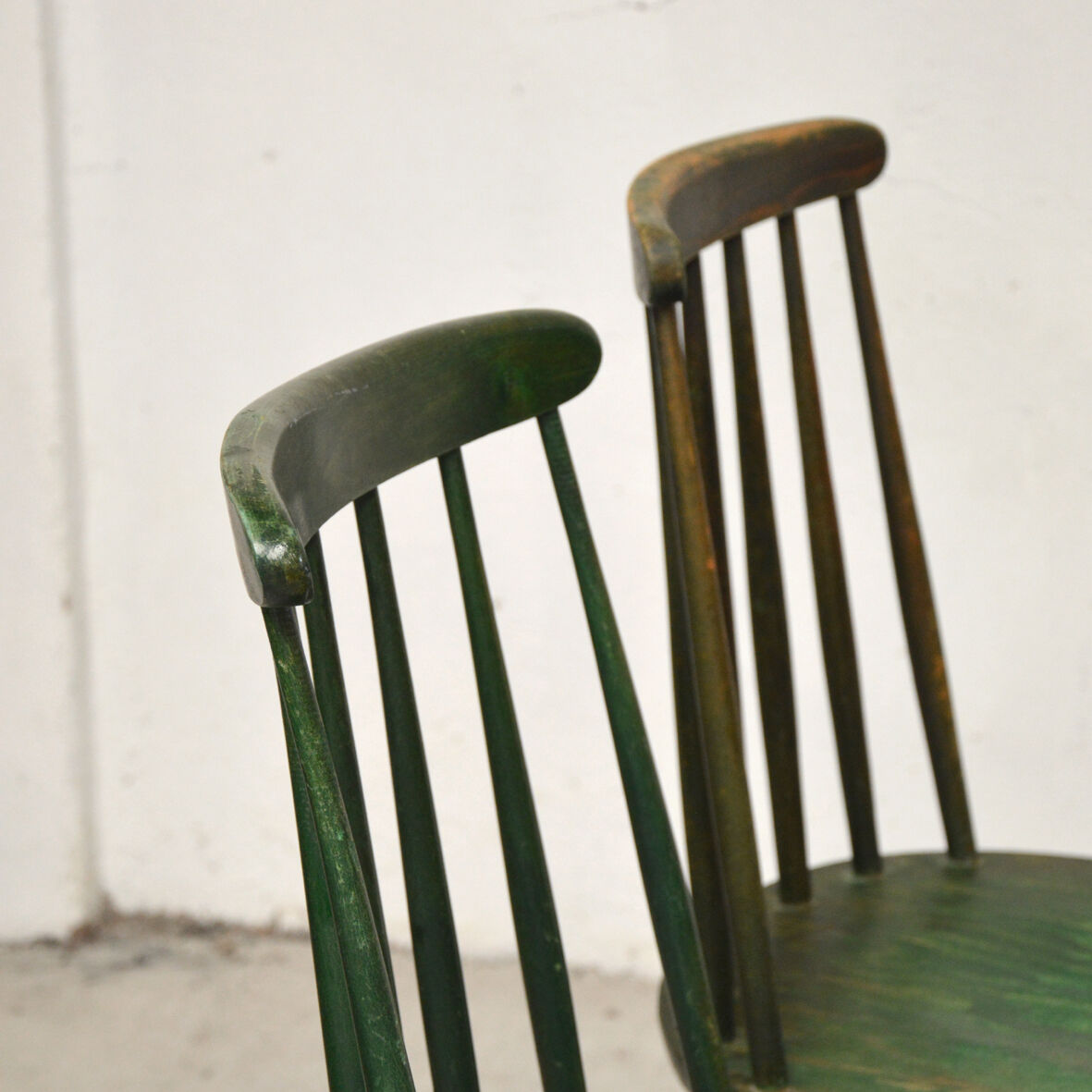 4 green chairs, 1960