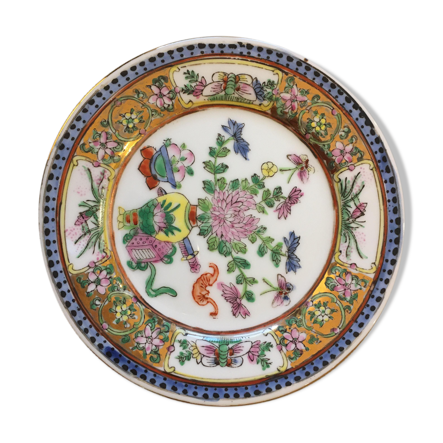 Vintage decorative plate in Chinese porcelain