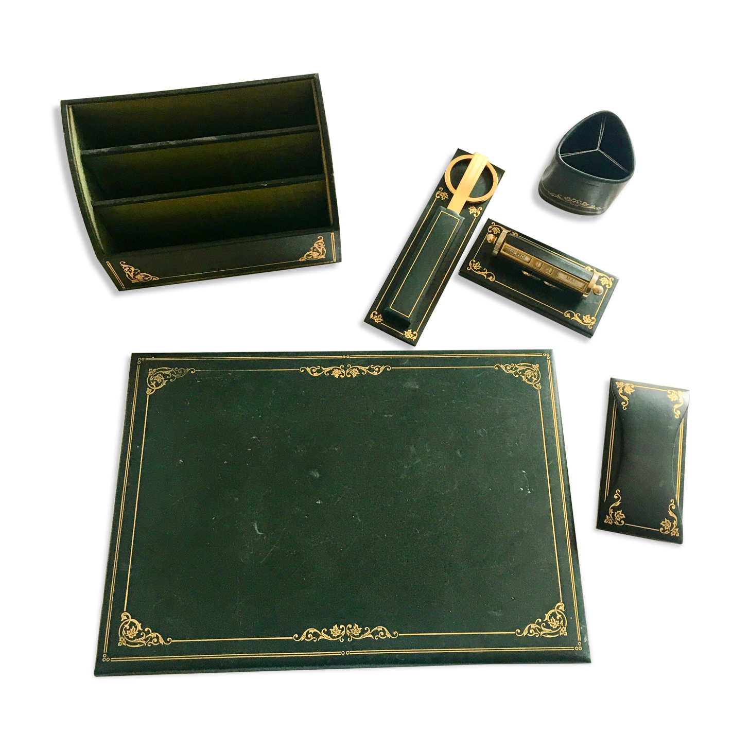 Le Tanneur leather office adornment