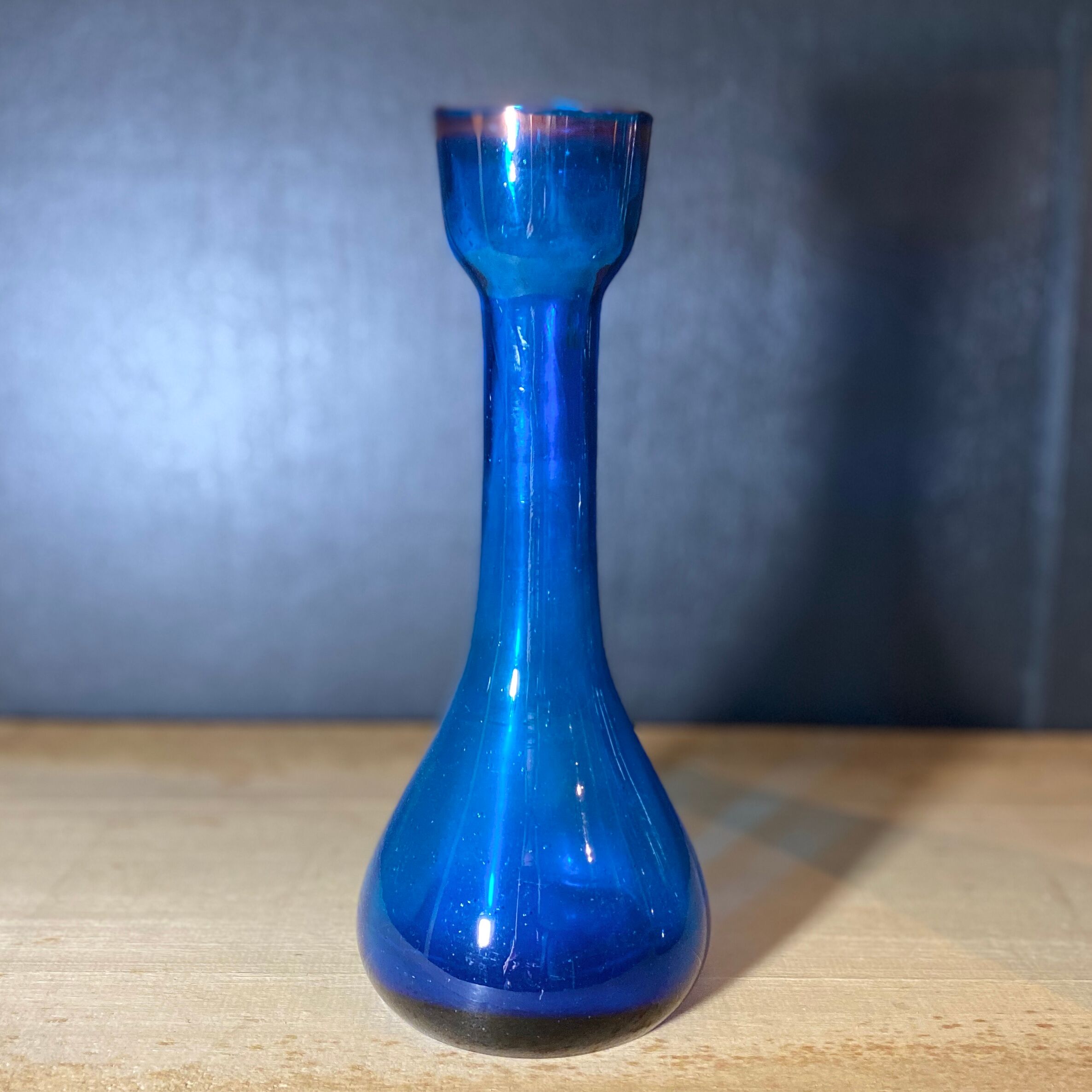 Blue glass soliflore