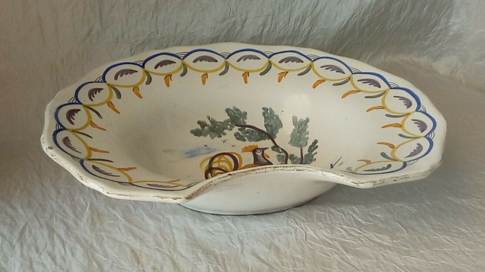 Beard dish barber in faience nevers or la rochelle decor au coq 20 eme