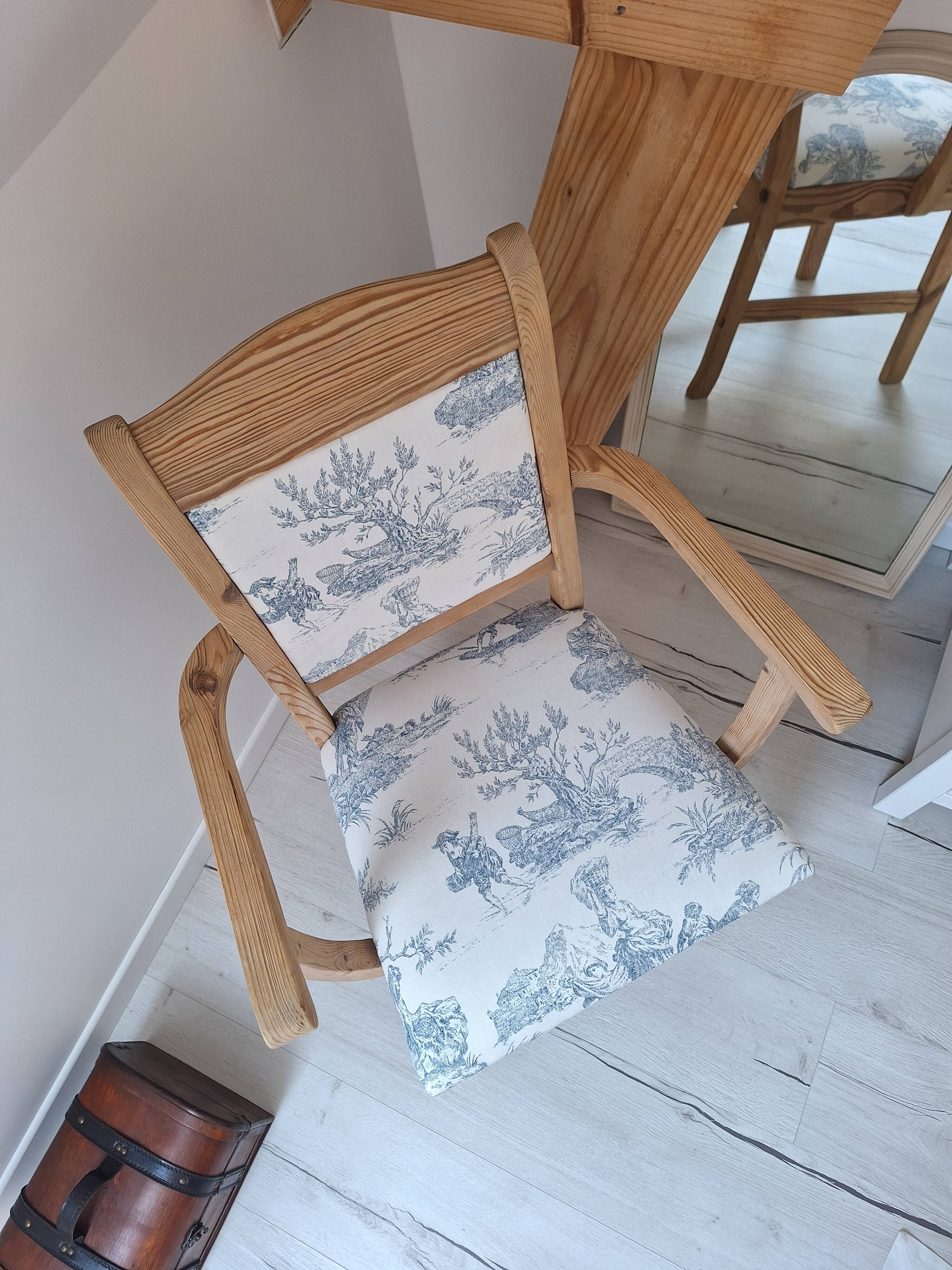 Chair / Armchair in solid wood and blue toile de Jouy