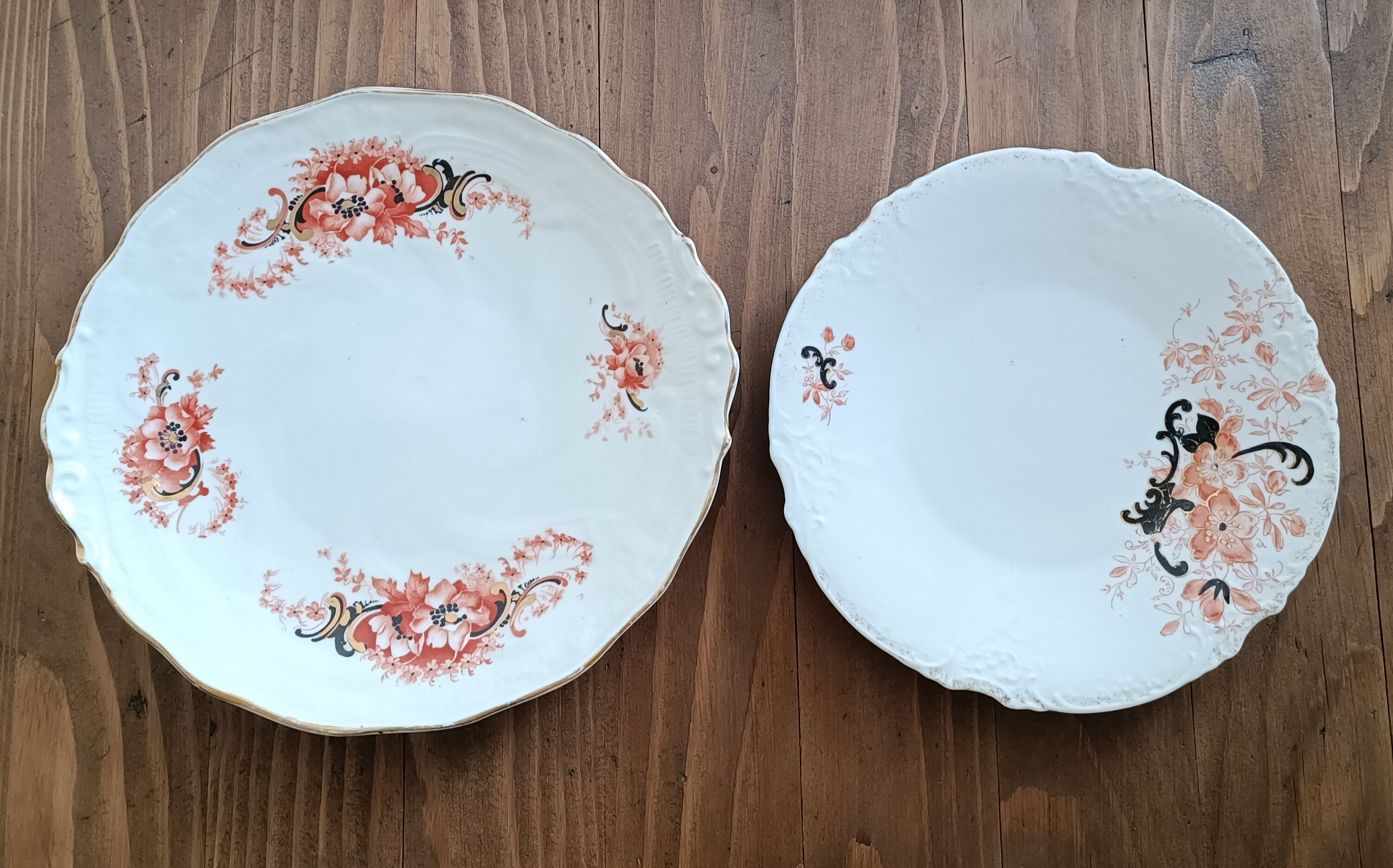Two porcelain cake dishes