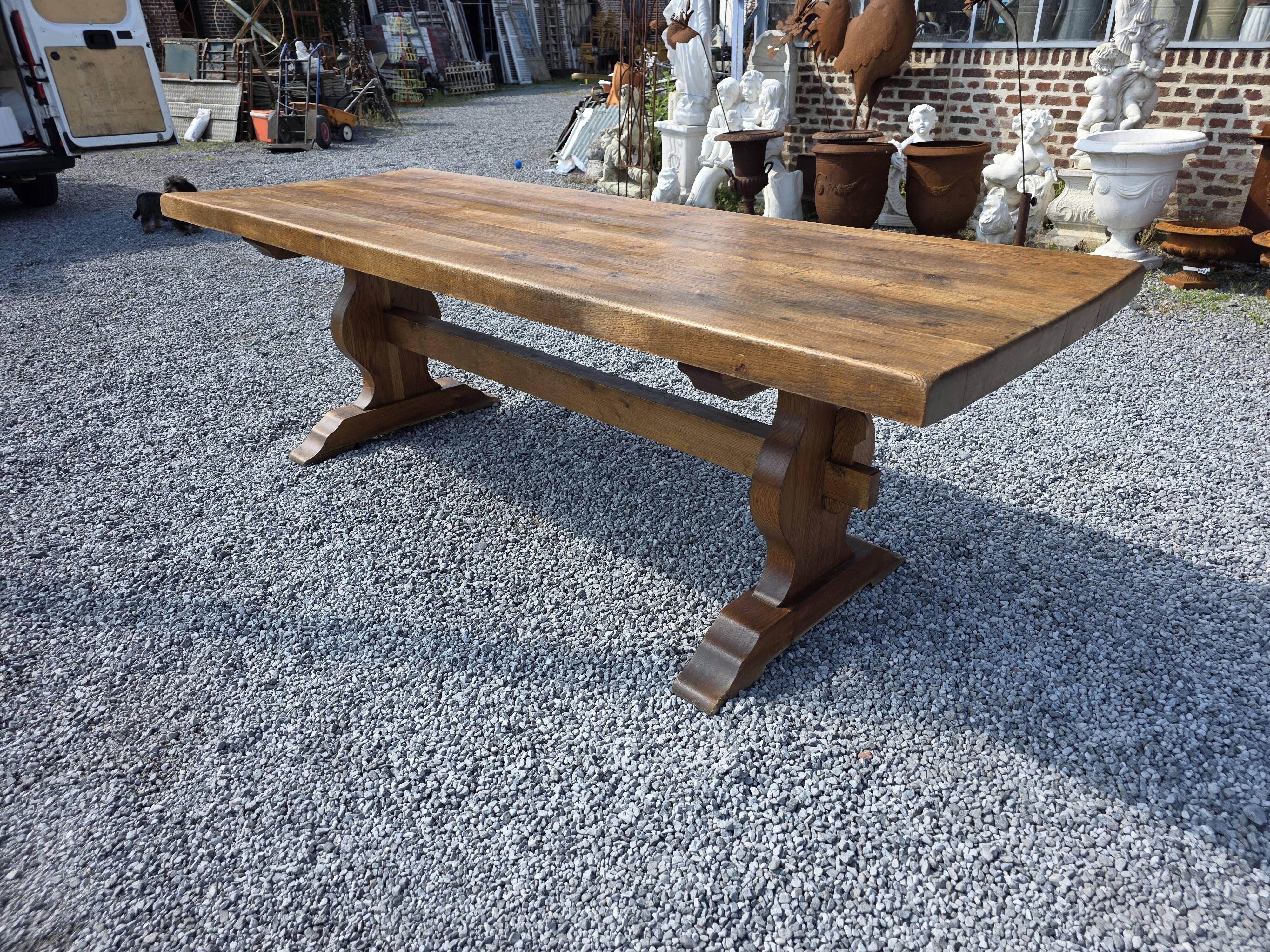 Table monastère en chêne massif,  243cm de L