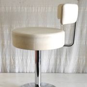Chaise design pivotante en métal chromé et similicuir - mid. XXéme