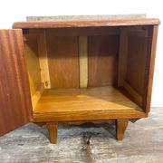 Petit meuble en bois à dessus de marbre, années 1950