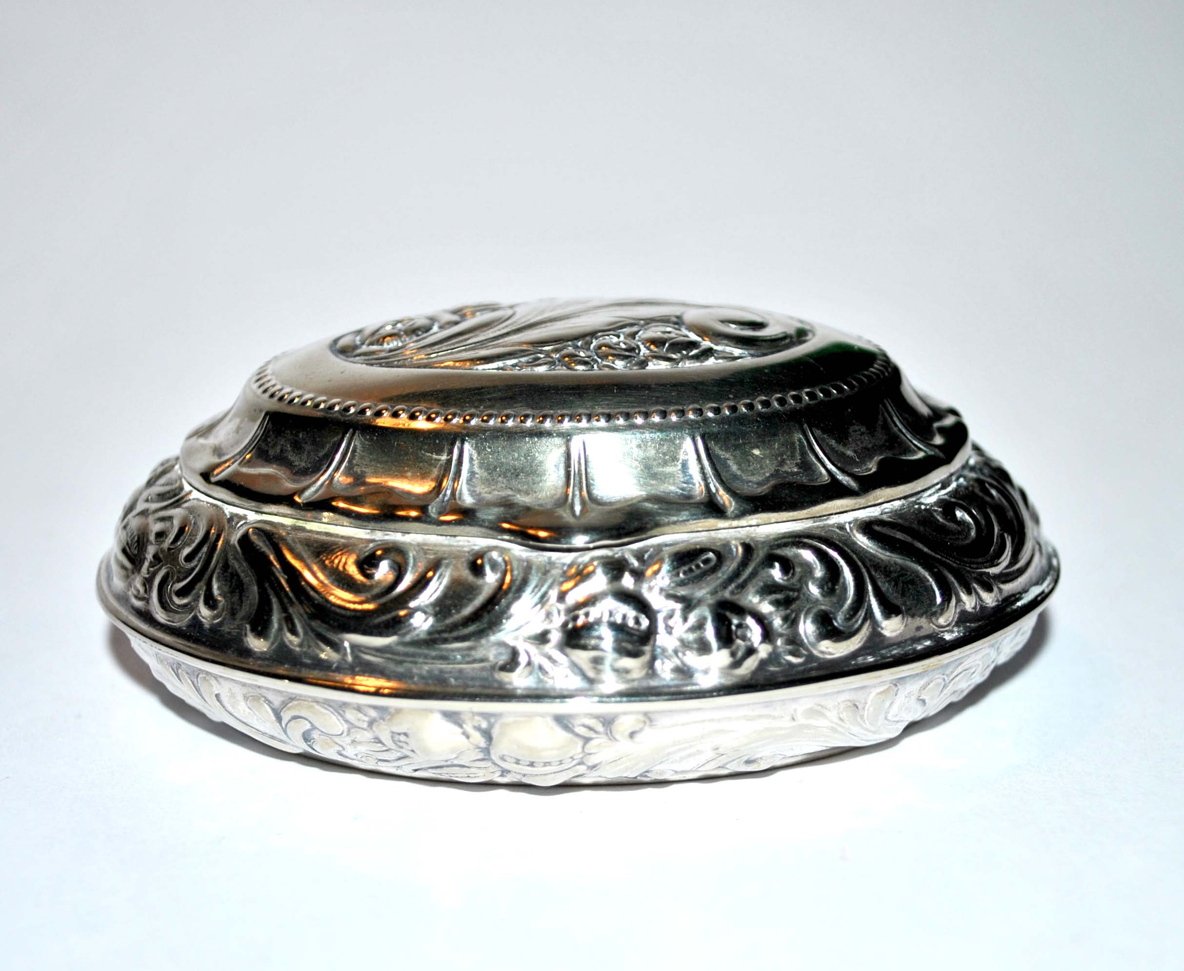 Art deco pillbox box in silver metal - antique snuffbox pillbox