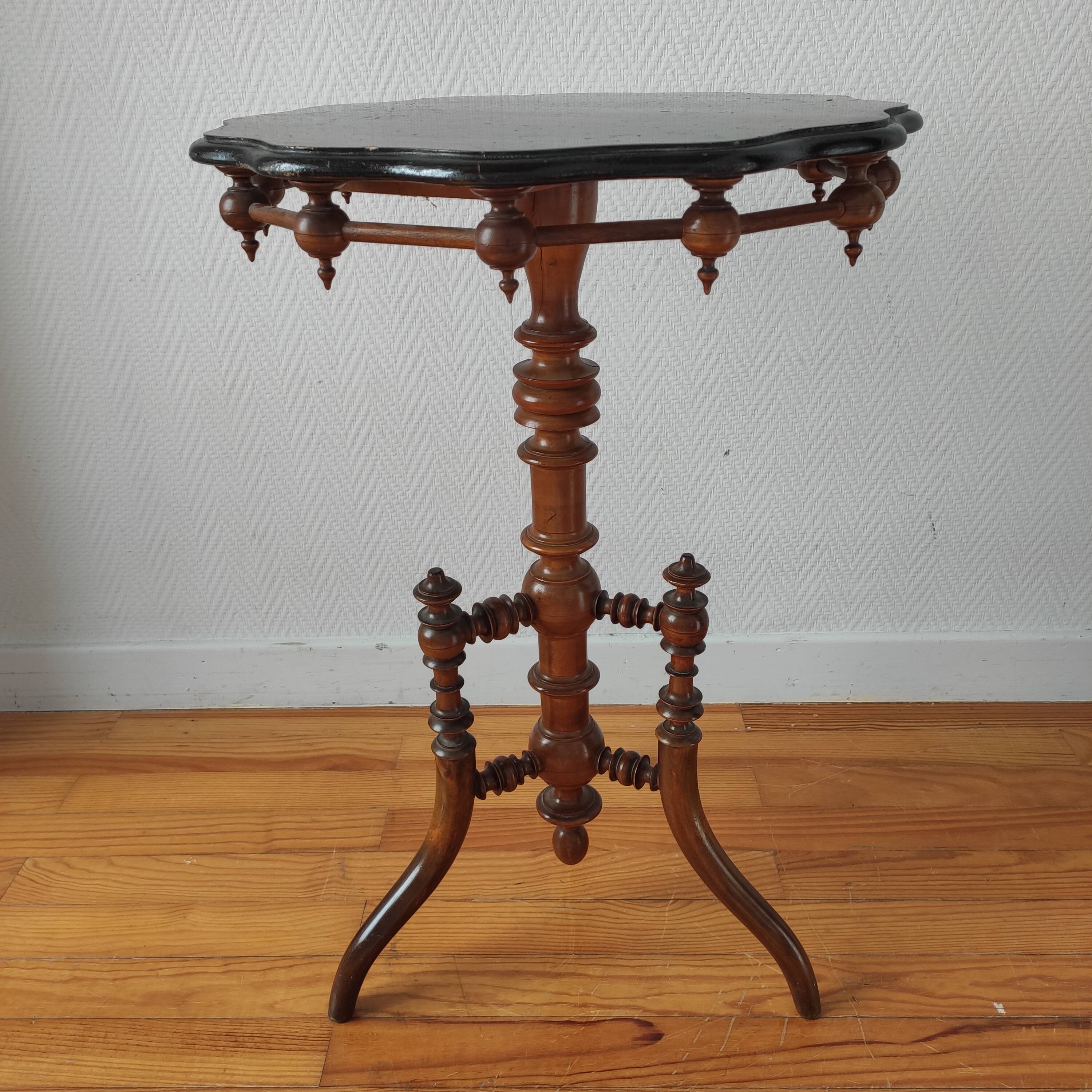Napoleon III style turned wood gueridon