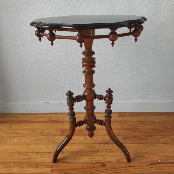 Guéridon de style Napoléon III en bois tourné