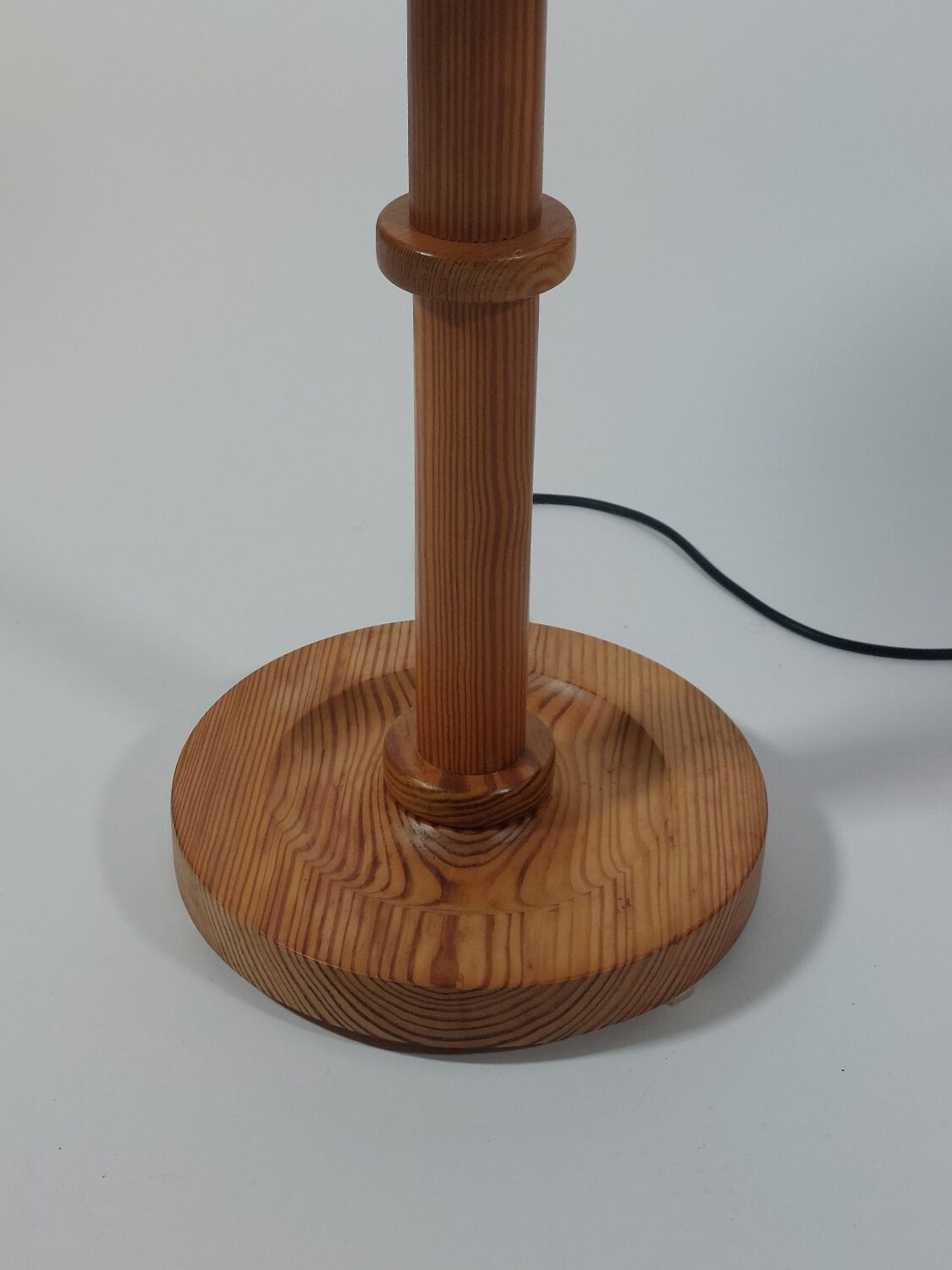 Vintage pine wood floor or table lamp with real leaves shade