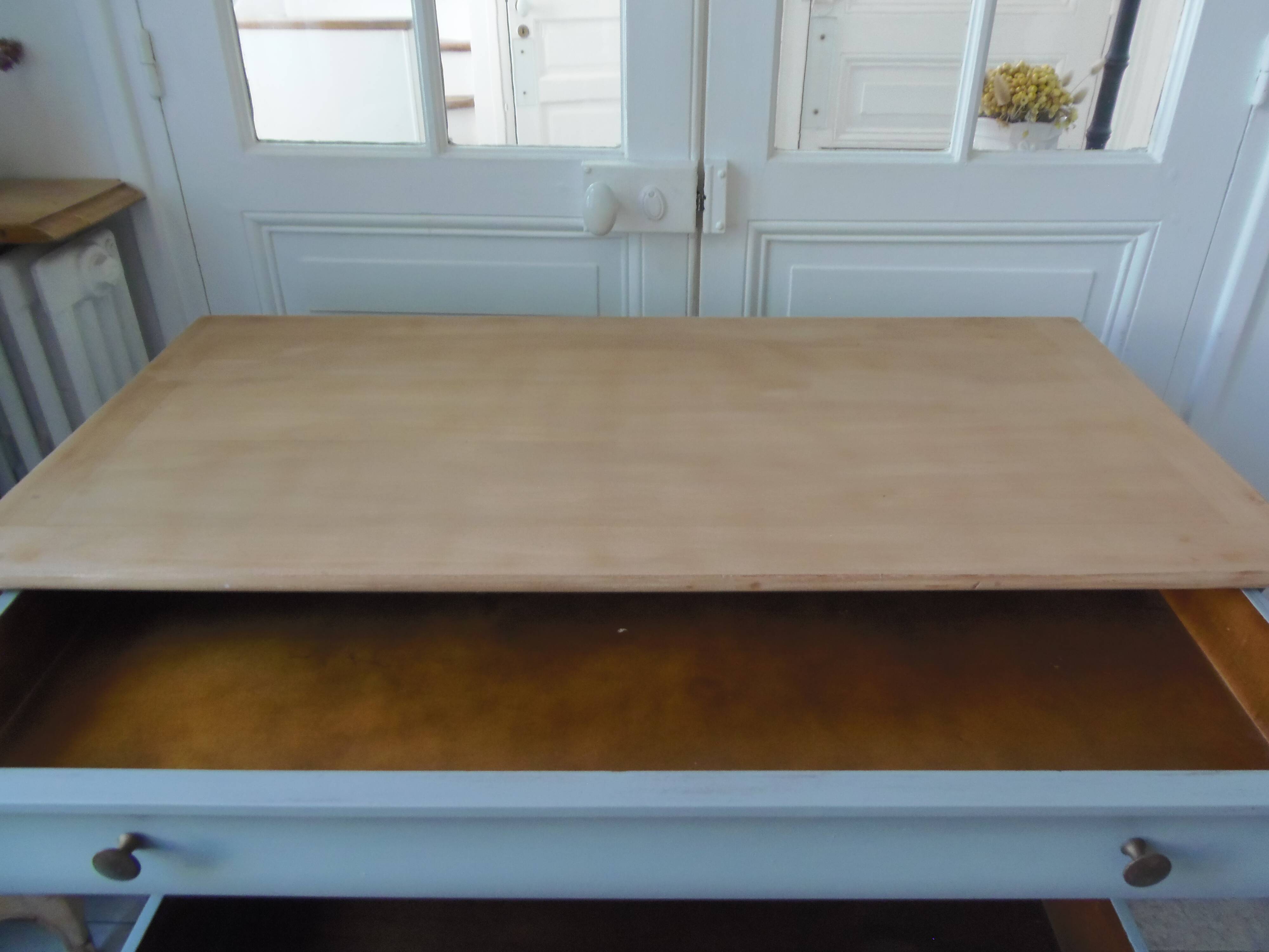 Commode de belle facture style Louis Philippe sublimée en vert de gris