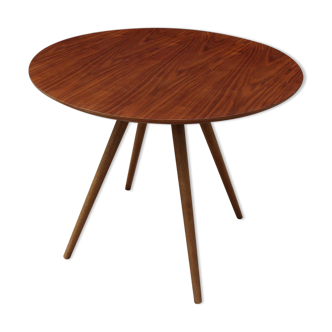 Round table compass feet