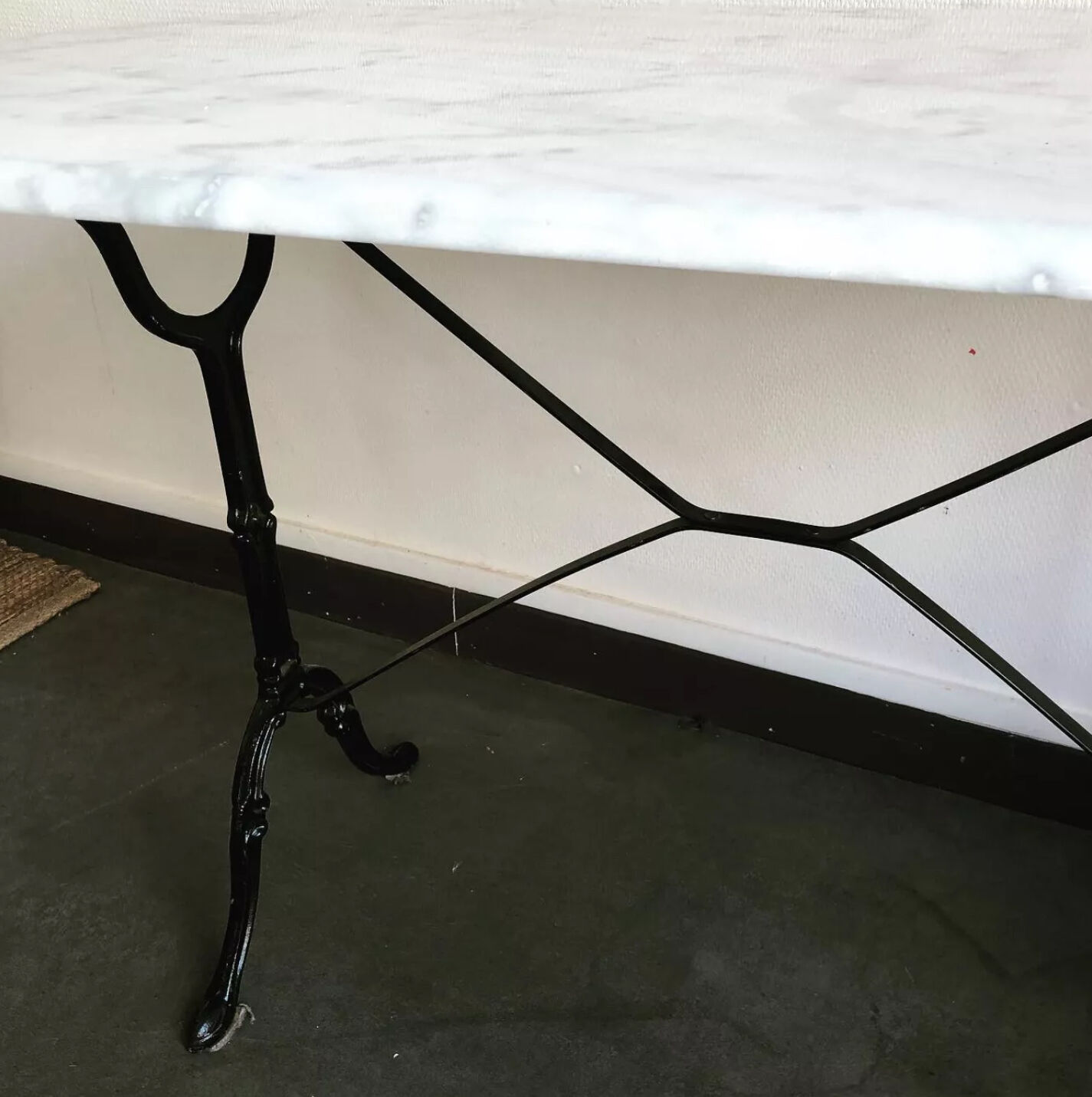 Oval bistro table