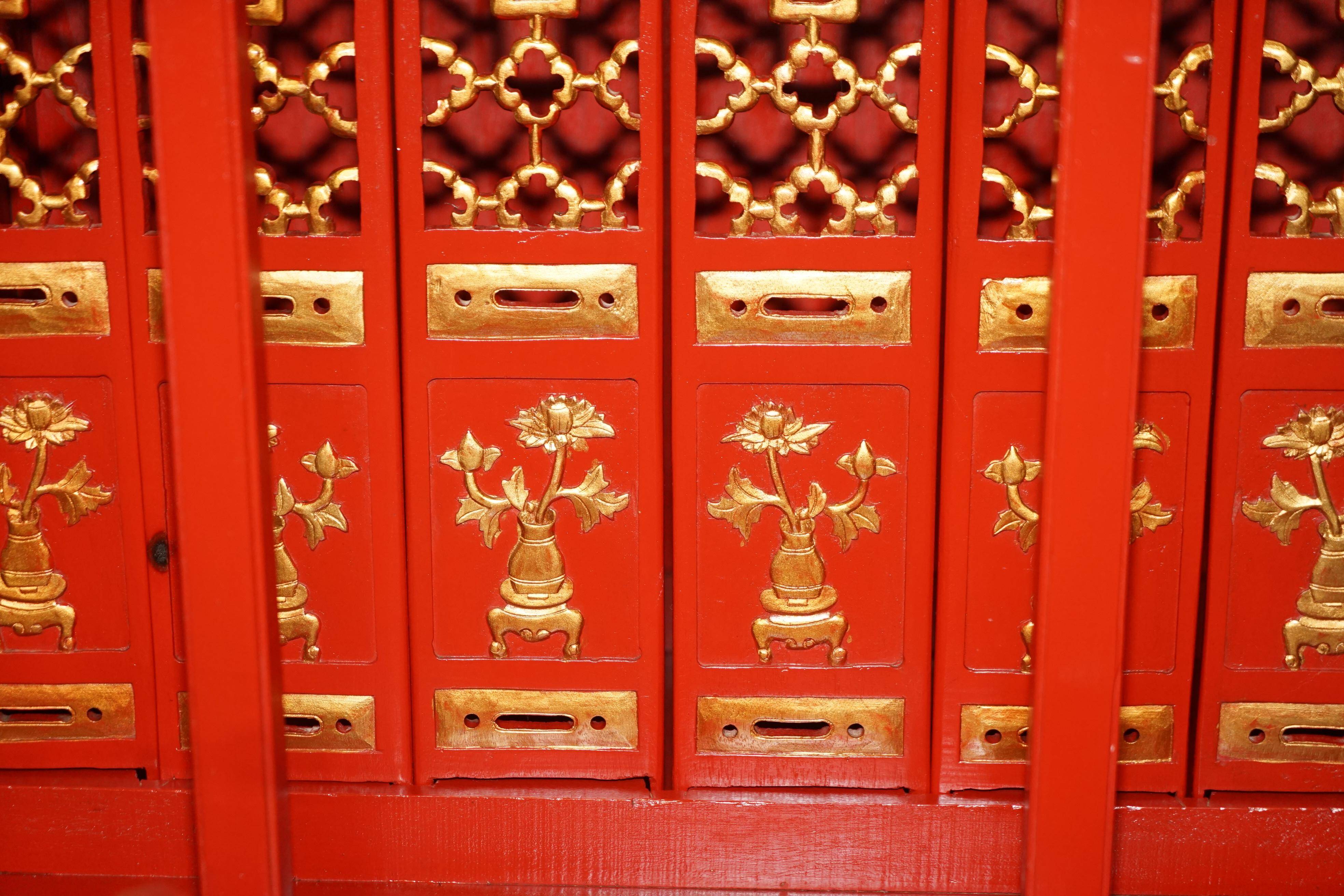 Armoire Chinoise Vintage à Toit Pagode, Très Décorative