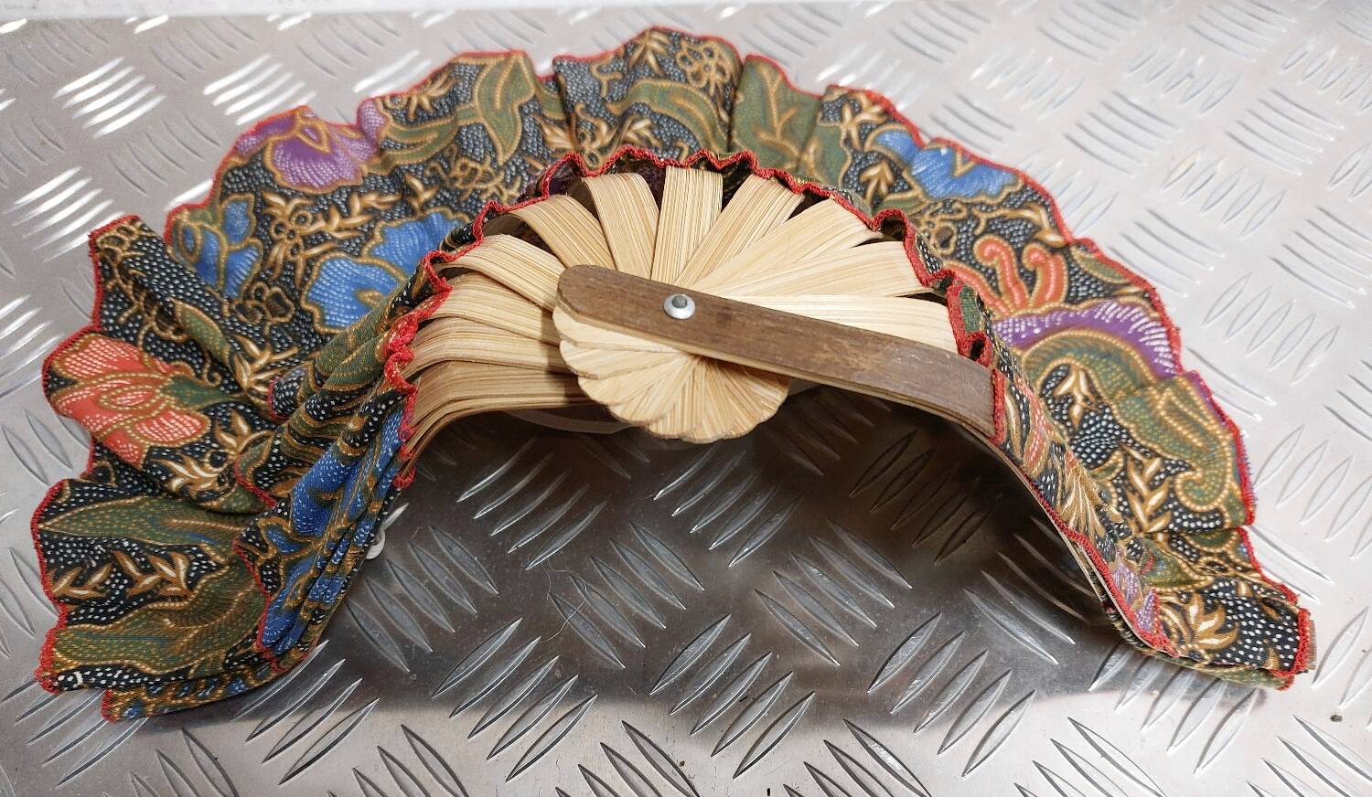 Hat-shaped fan (Ref: Mag)