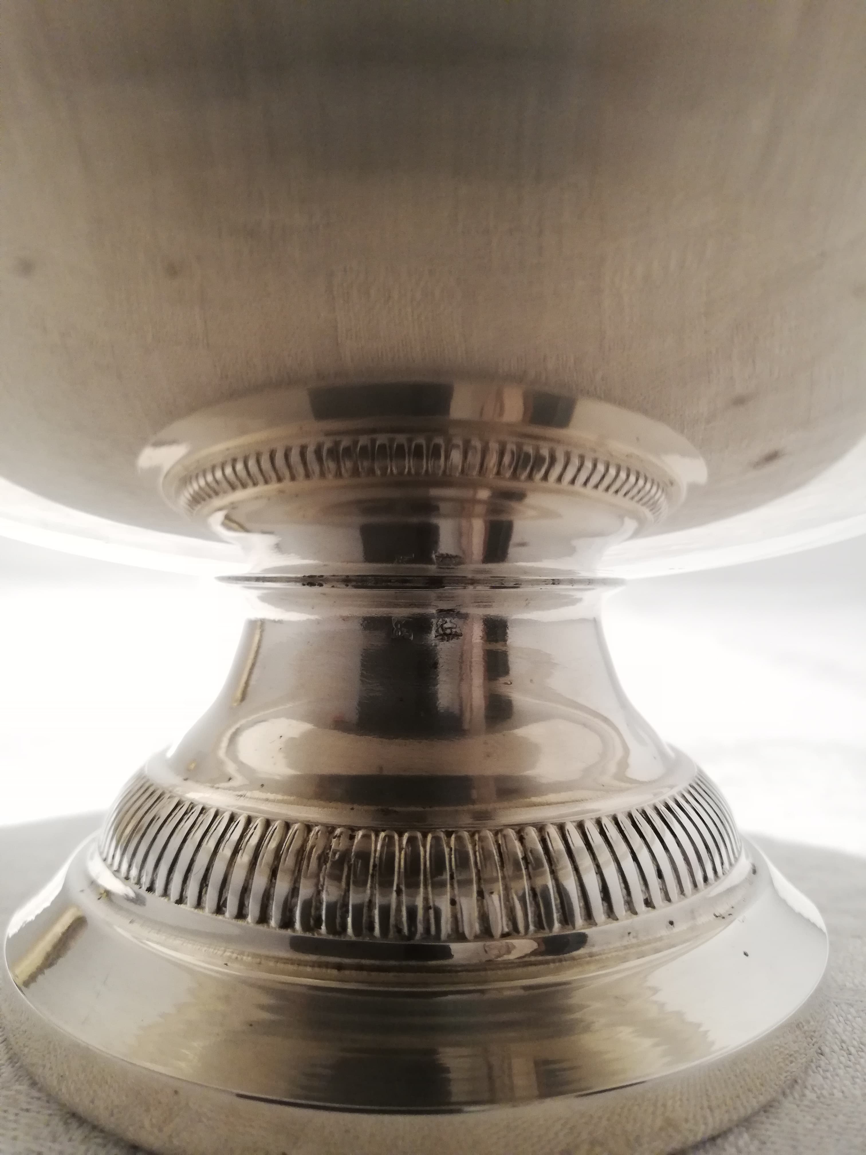 2 silver metal compartments