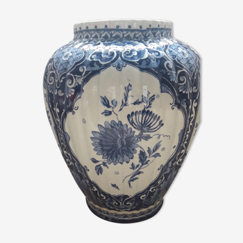 Vase de delft "bleu blanc" à motifs floraux