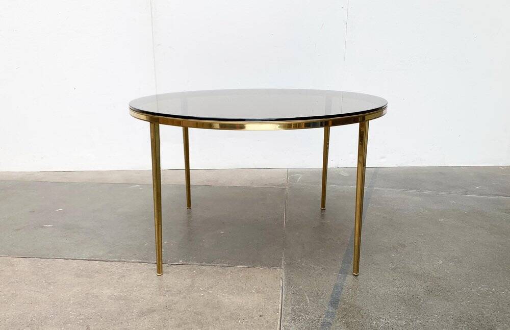 Mid-century Hollywood Regency style coffee table in brass and glass, made in Germany by Vereinigte Werkstätten, 1960s.