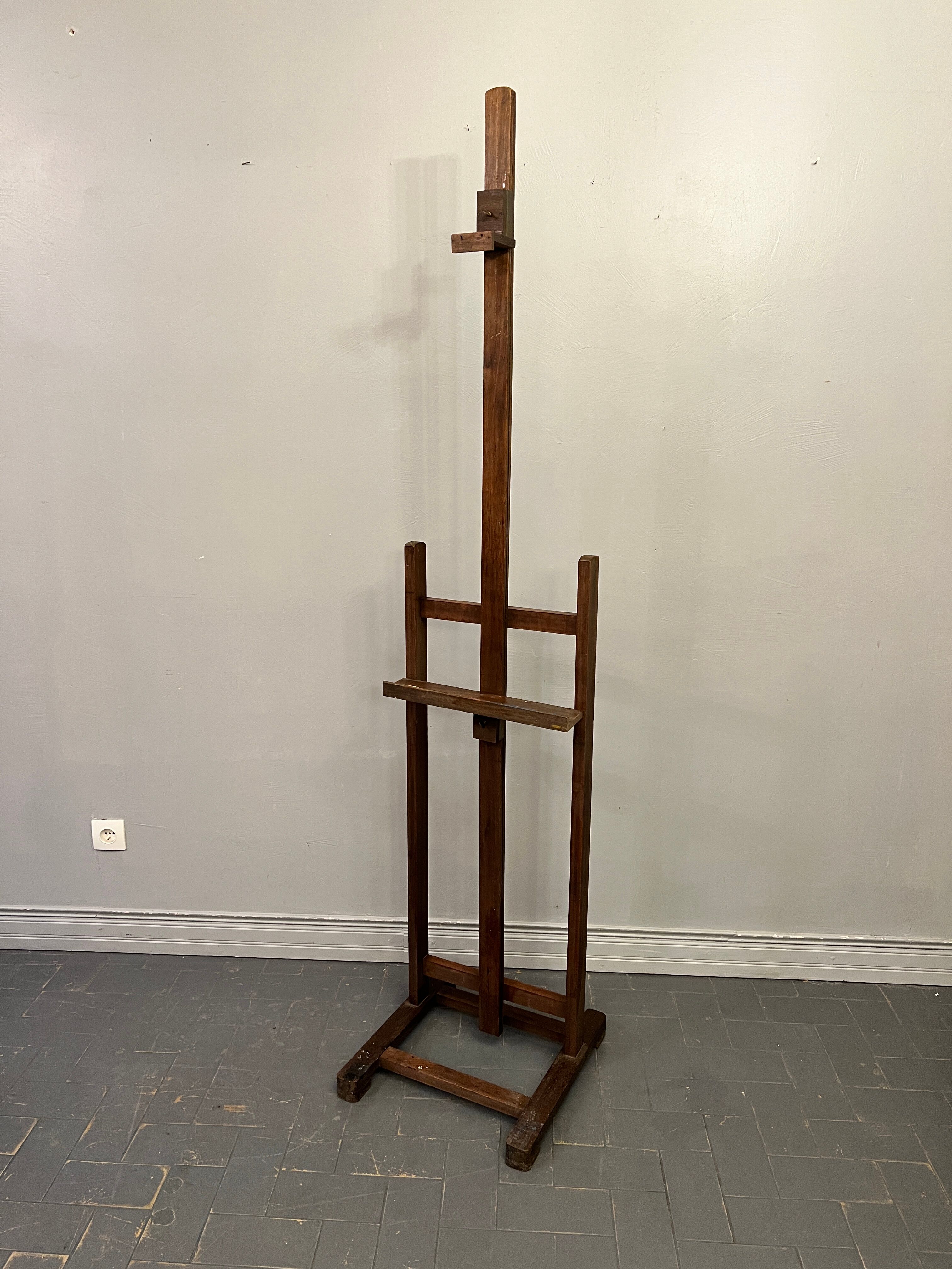 Easel of ancient painter