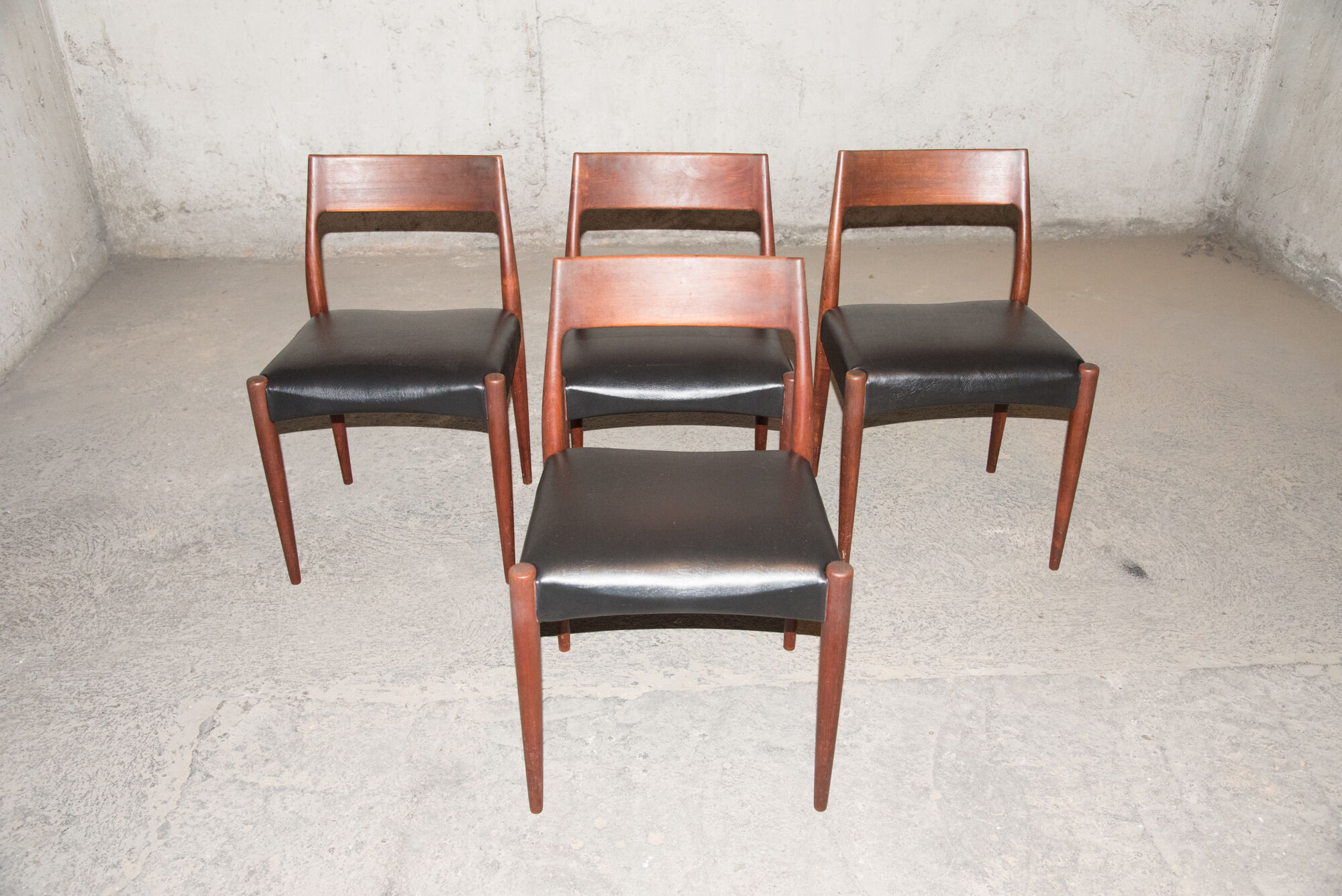 Series of 4 chairs, model MK175, 1961