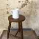 Tabouret de ferme tripode en bois tourné