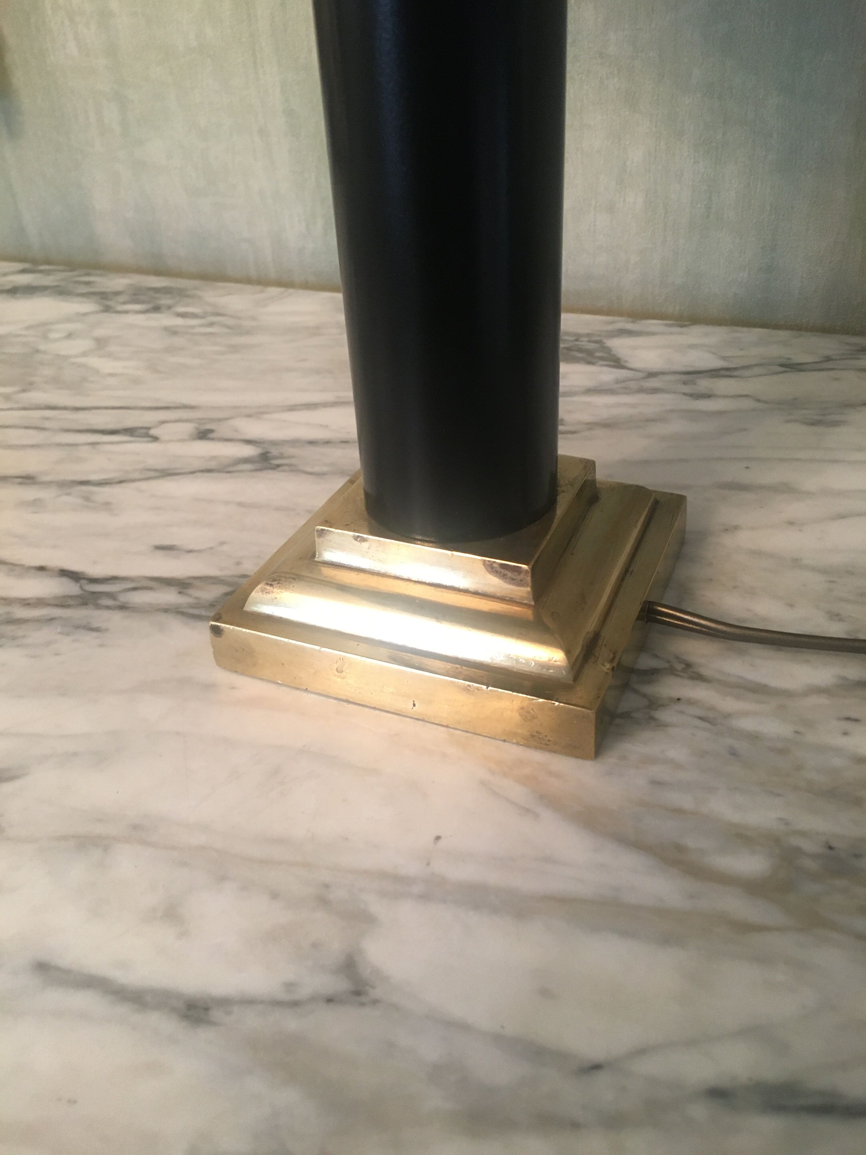 Lamp with brass foot