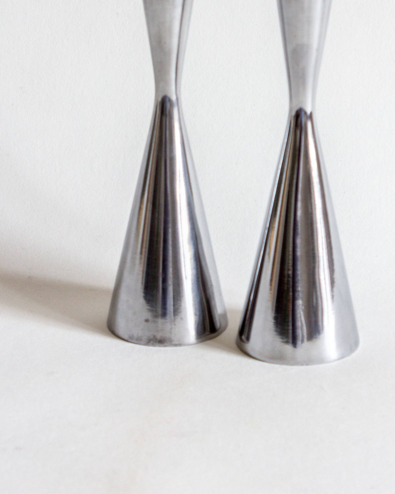 Duo of diabolo candlesticks in cast aluminum, Erika Pekkari for Ikea, 2000s
